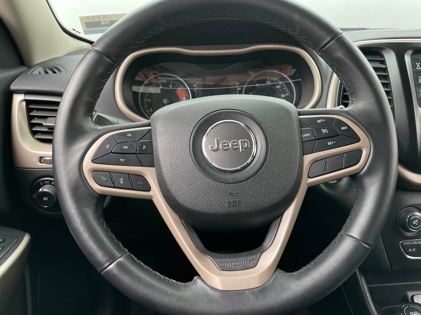 Thumbnail: 2017 Jeep Cherokee - 5