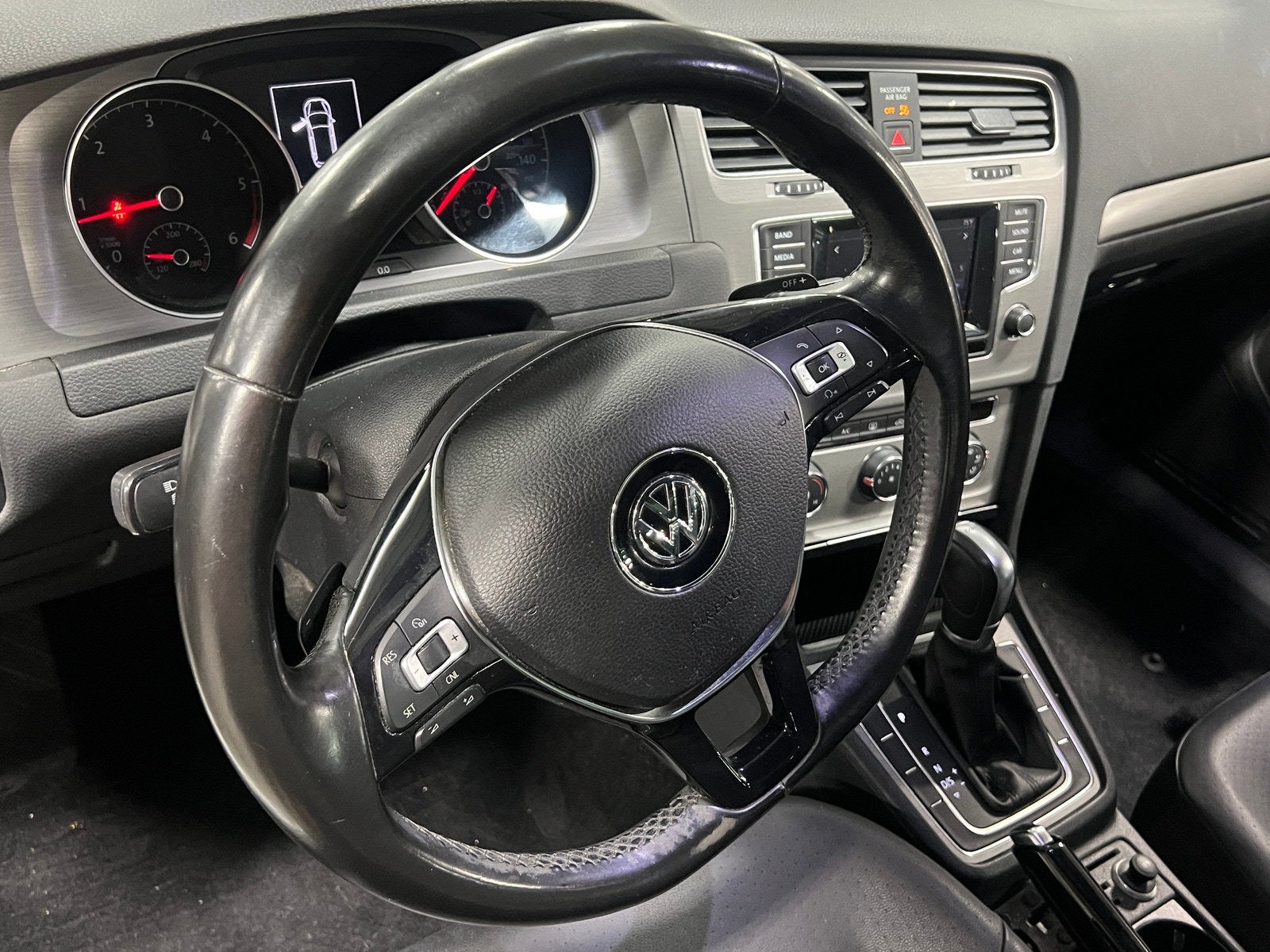 Thumbnail: 2015 Volkswagen e-Golf - 4