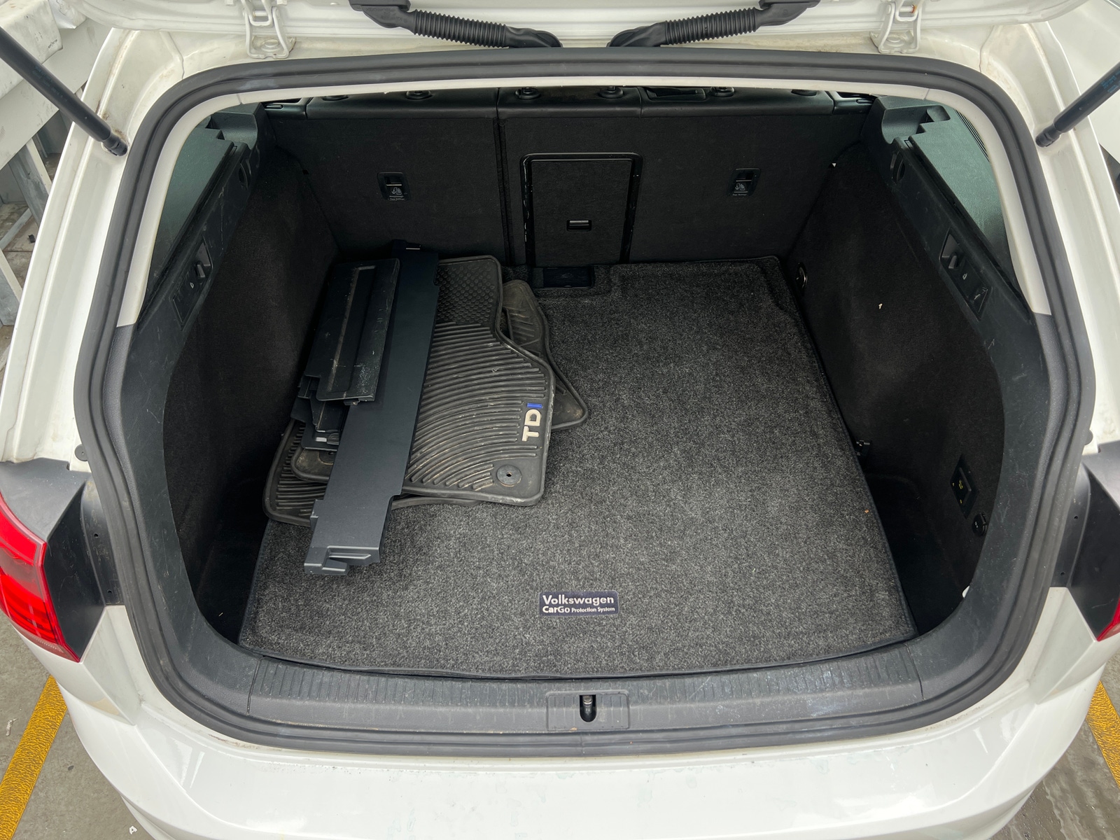 Thumbnail: 2015 Volkswagen e-Golf - 6