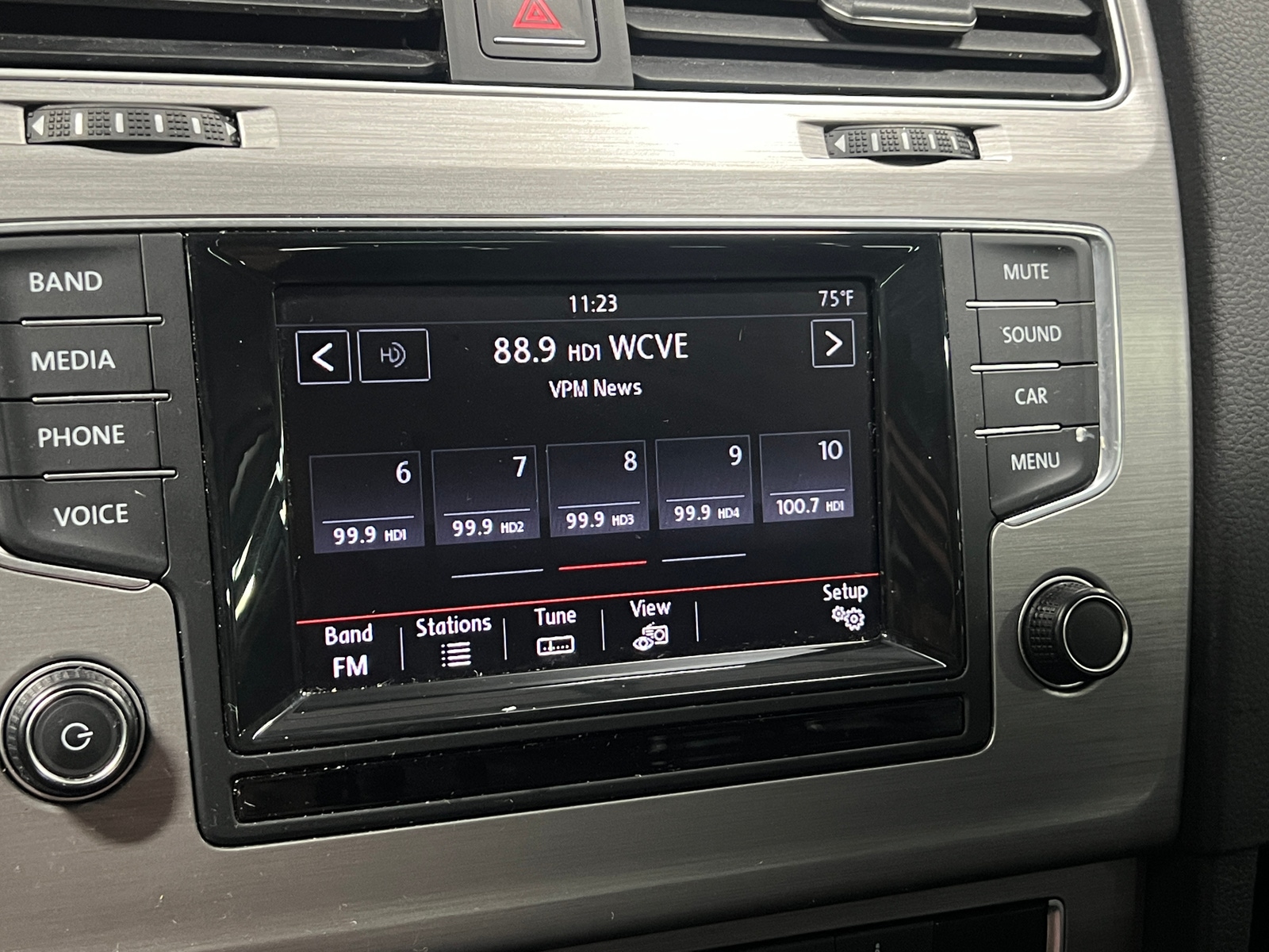 Thumbnail: 2015 Volkswagen e-Golf - 3