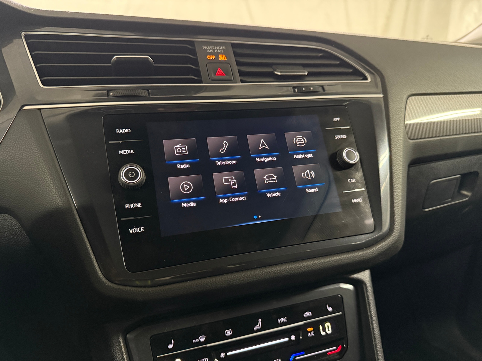 Thumbnail: 2024 Volkswagen Tiguan - 3