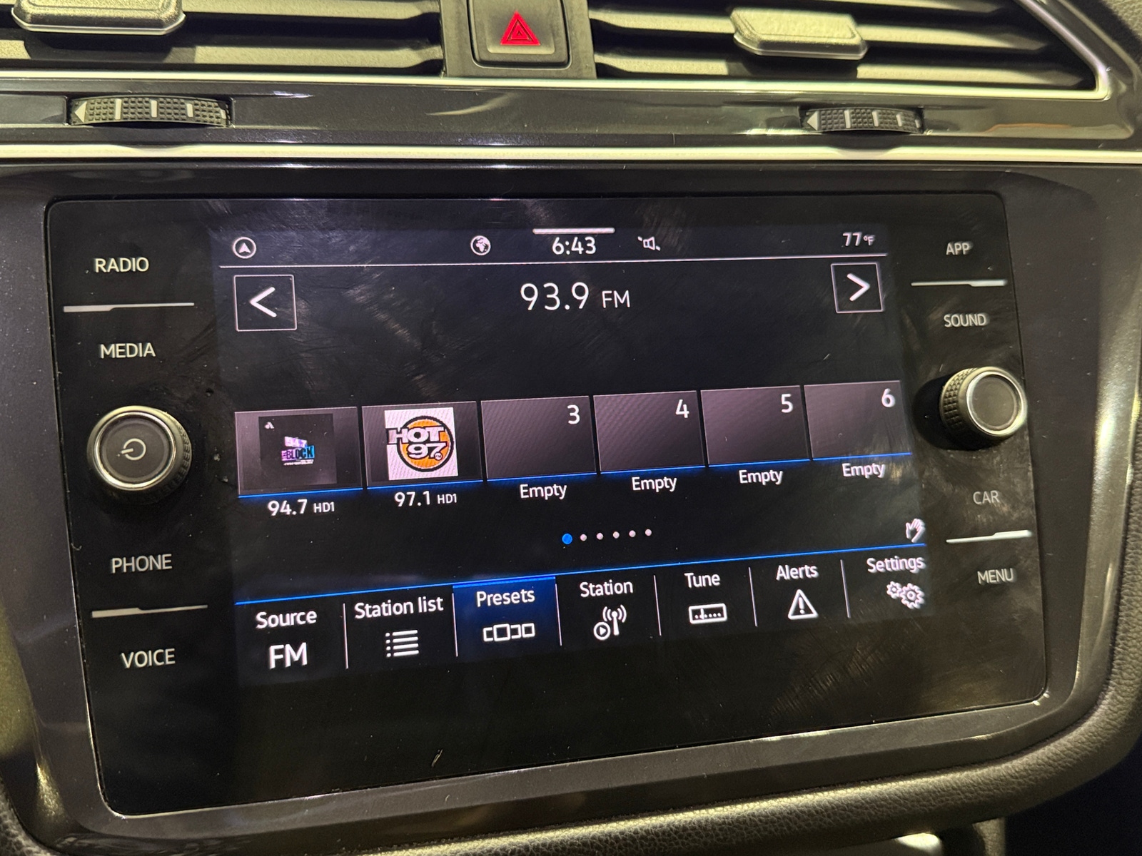 Thumbnail: 2024 Volkswagen Tiguan - 3