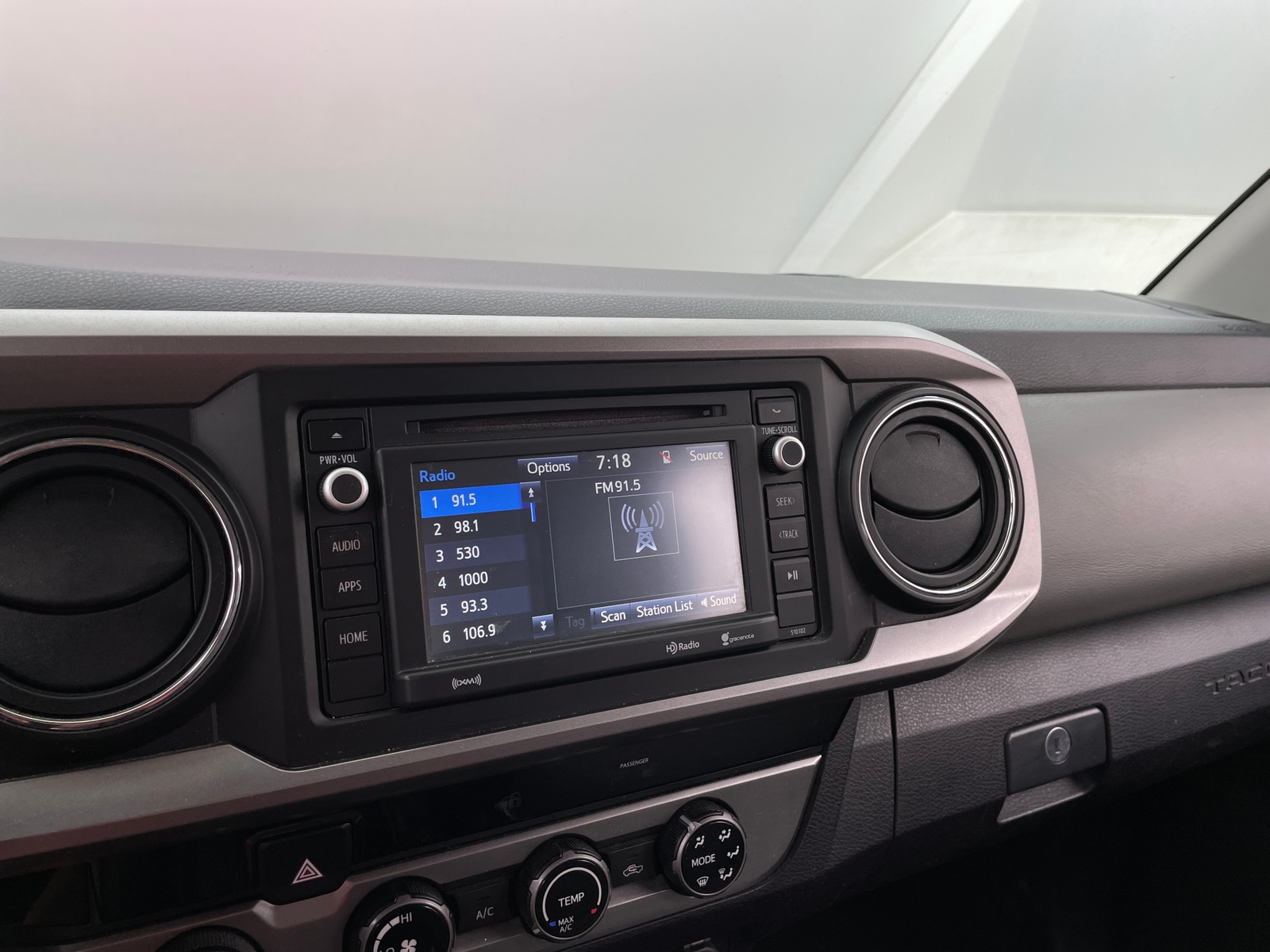 Thumbnail: 2017 Toyota Tacoma - 4