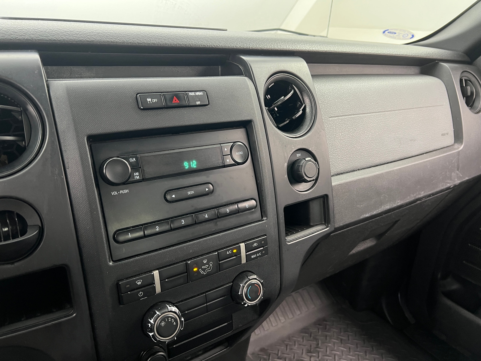 Thumbnail: 2012 Ford Econoline - 3