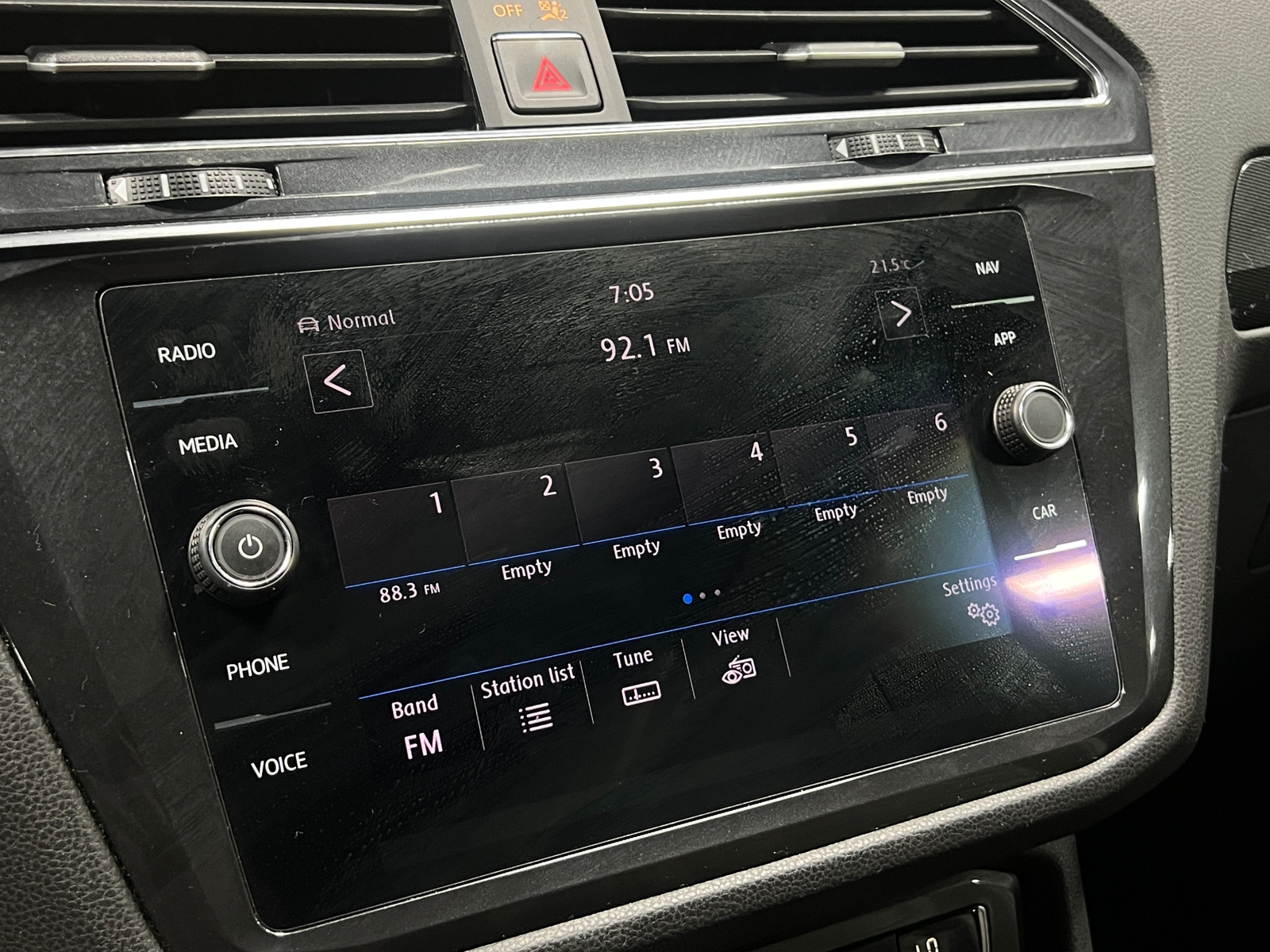 Thumbnail: 2018 Volkswagen Tiguan - 3