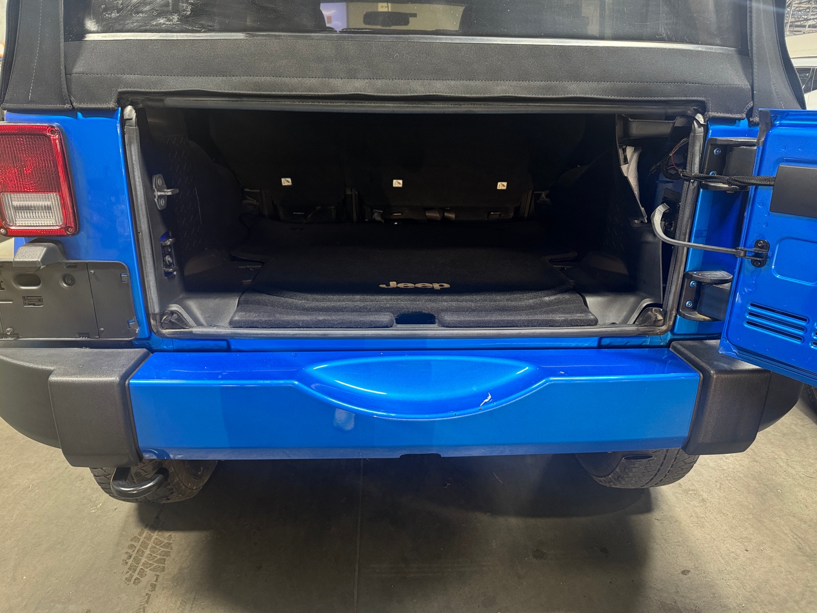 Thumbnail: 2016 Jeep Wrangler - 7