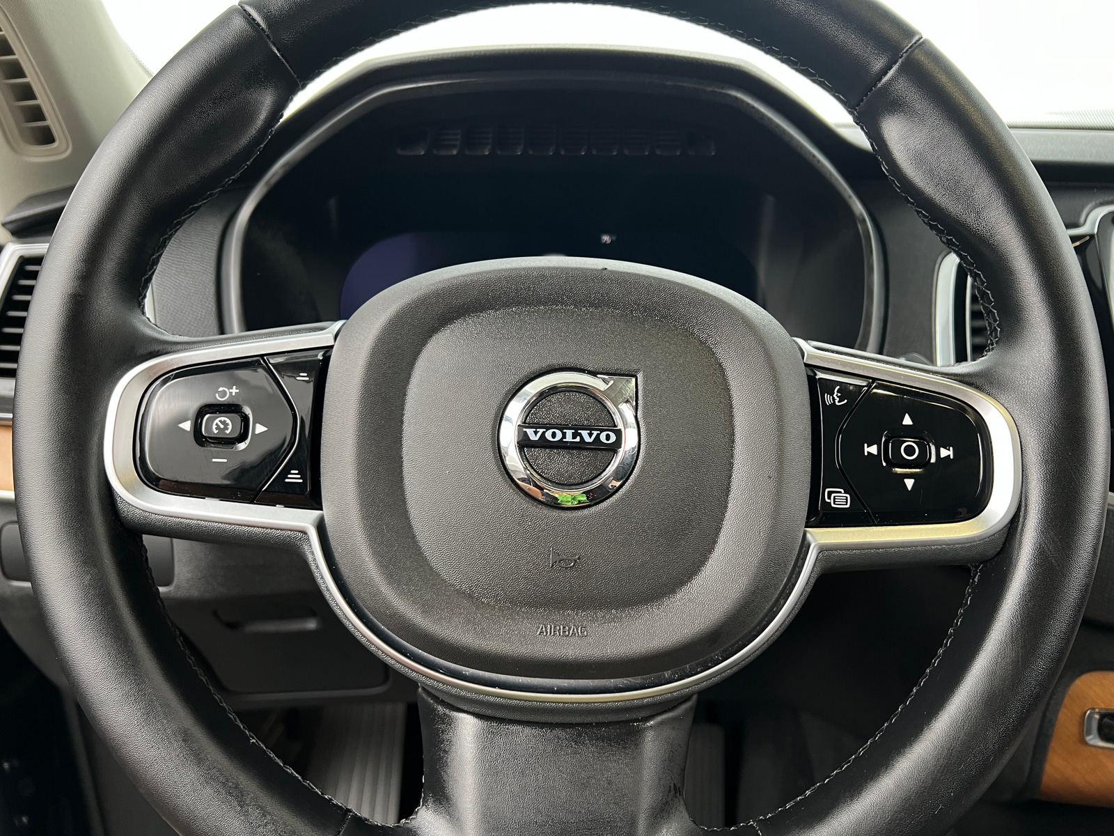 Thumbnail: 2025 Volvo XC90 - 4