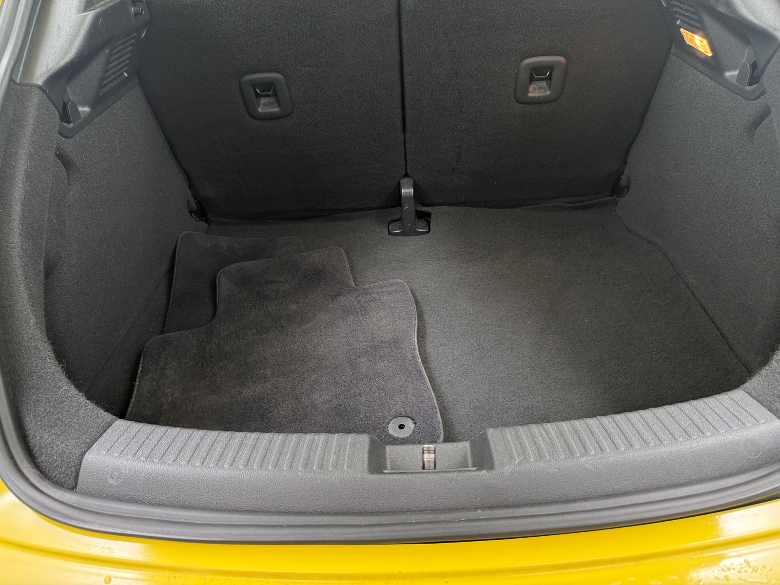 Thumbnail: 2013 Volkswagen Beetle - 4