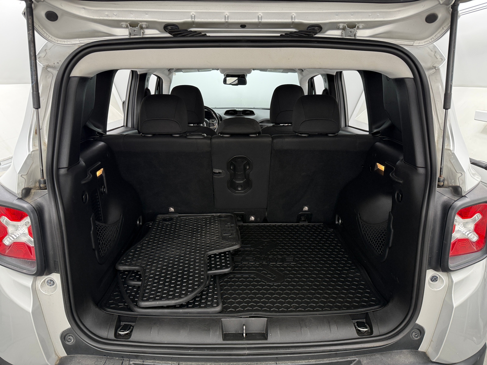Thumbnail: 2017 Jeep Renegade - 7