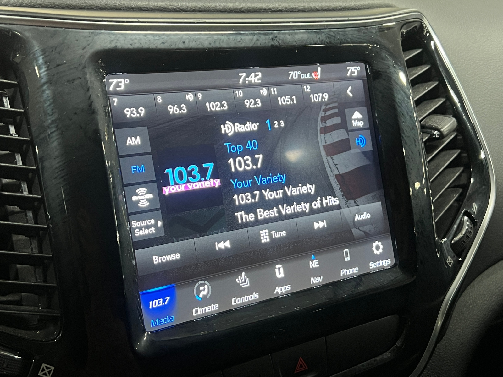Thumbnail: 2020 Jeep Cherokee - 3