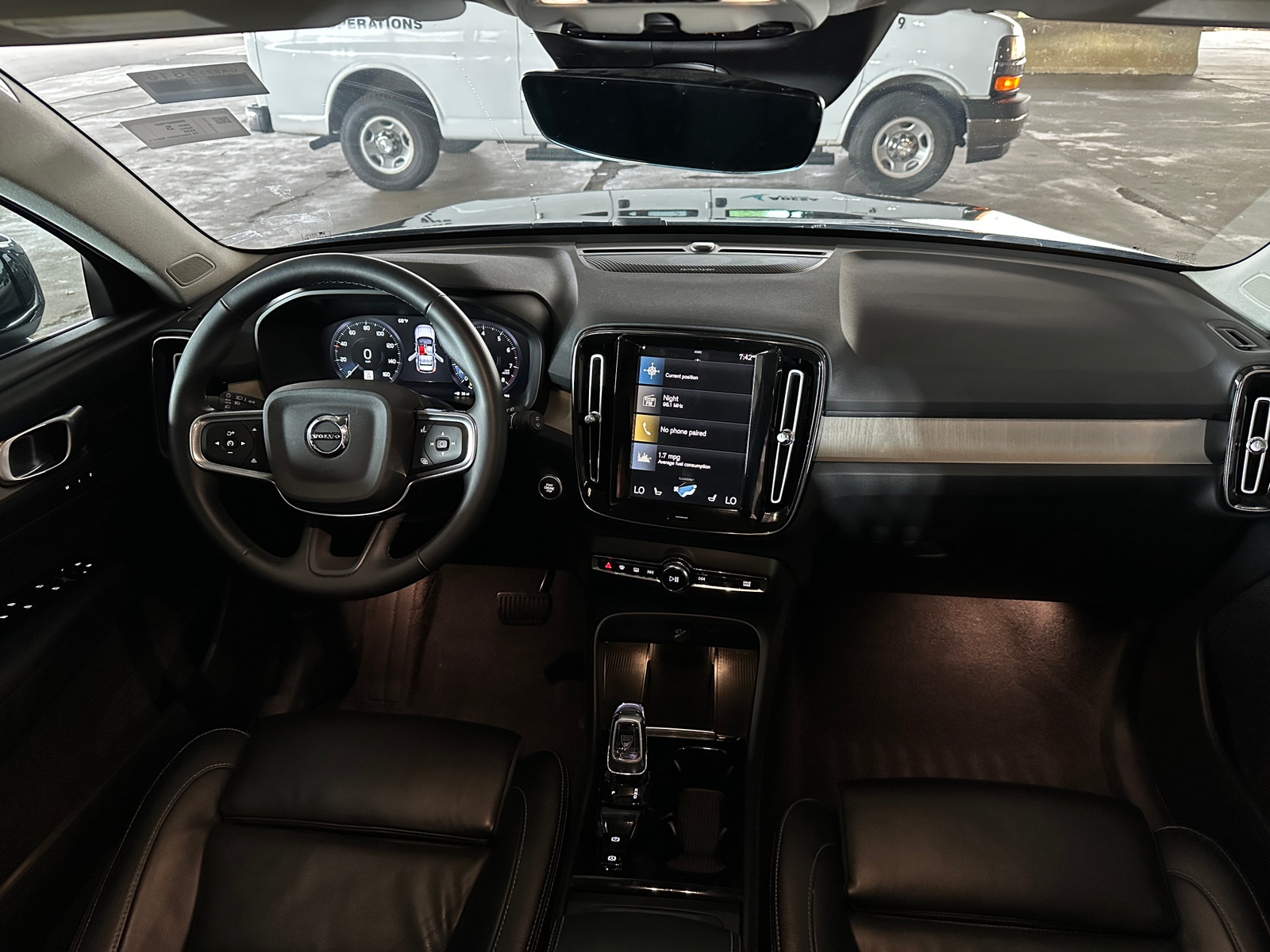 Thumbnail: 2022 Volvo XC40 - 2
