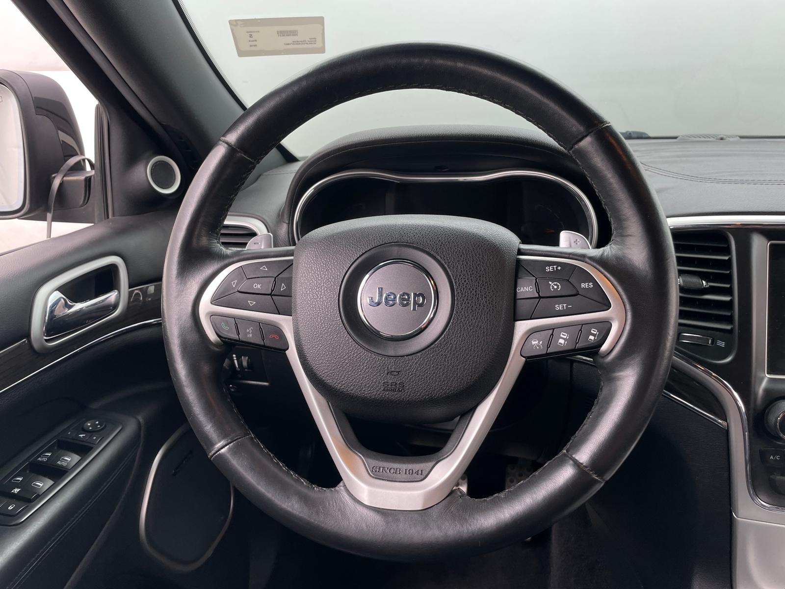 Thumbnail: 2016 Jeep Grand Cherokee - 5
