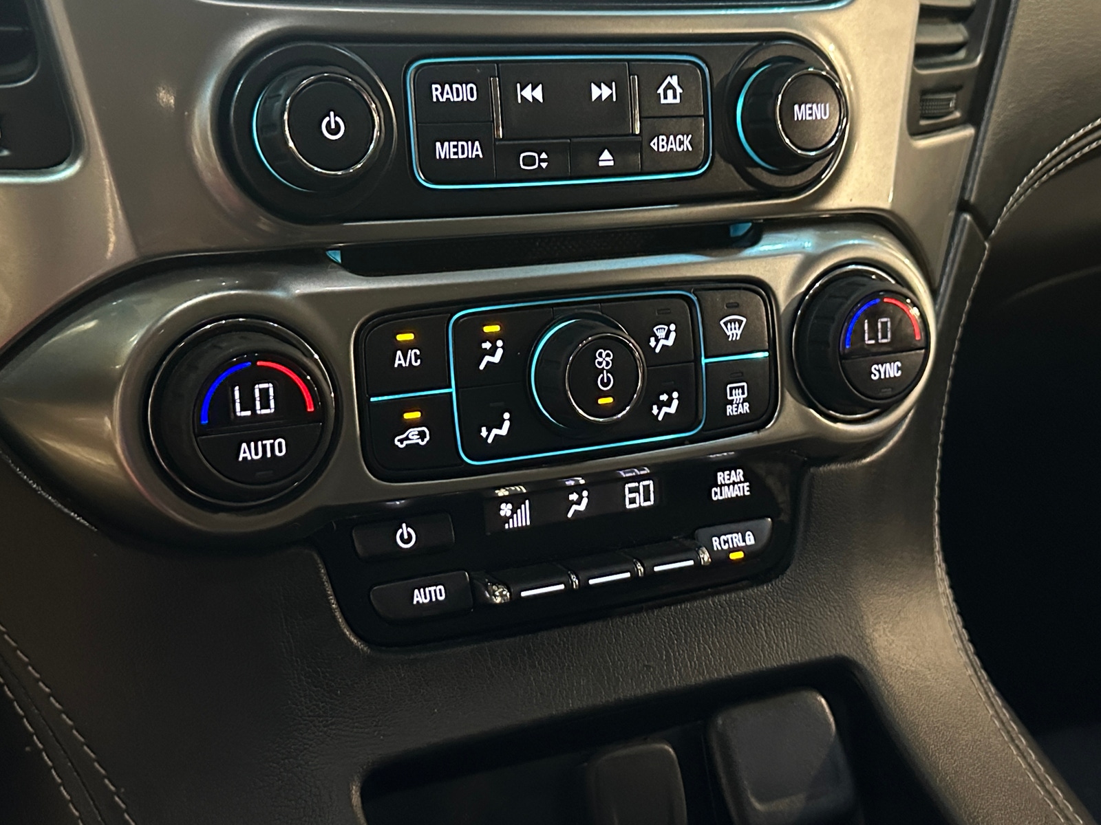 Thumbnail: 2019 Chevrolet Suburban - 4