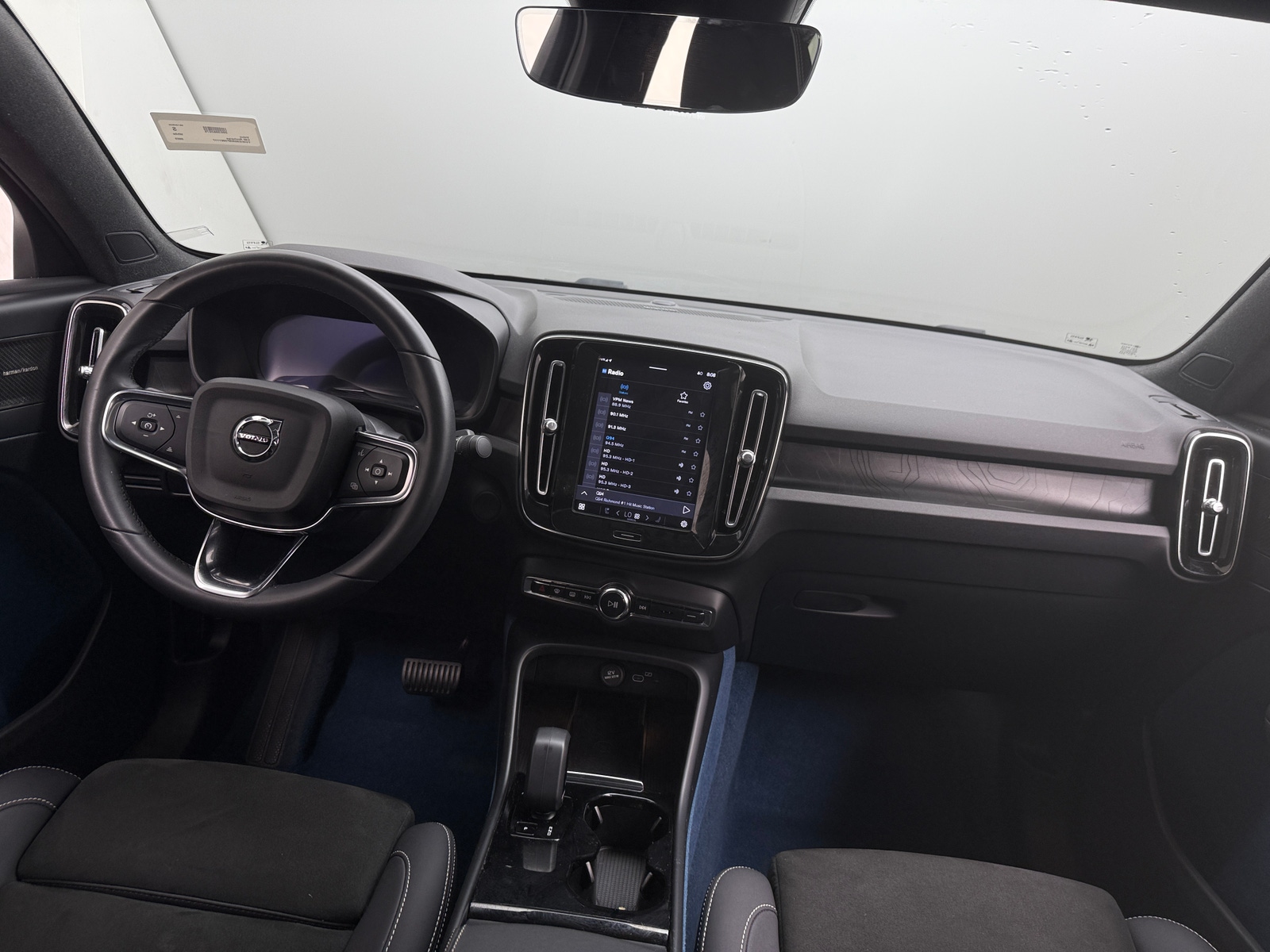 Thumbnail: 2023 Volvo C40 - 2