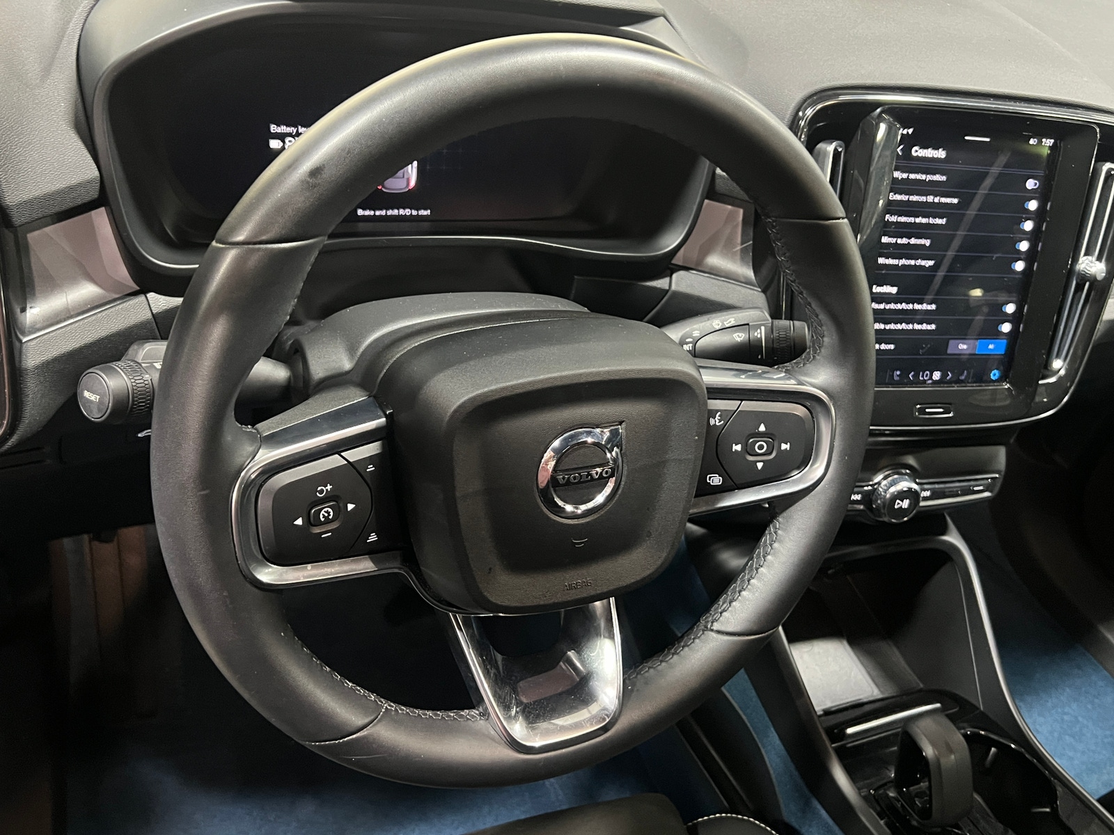 Thumbnail: 2023 Volvo C40 - 4