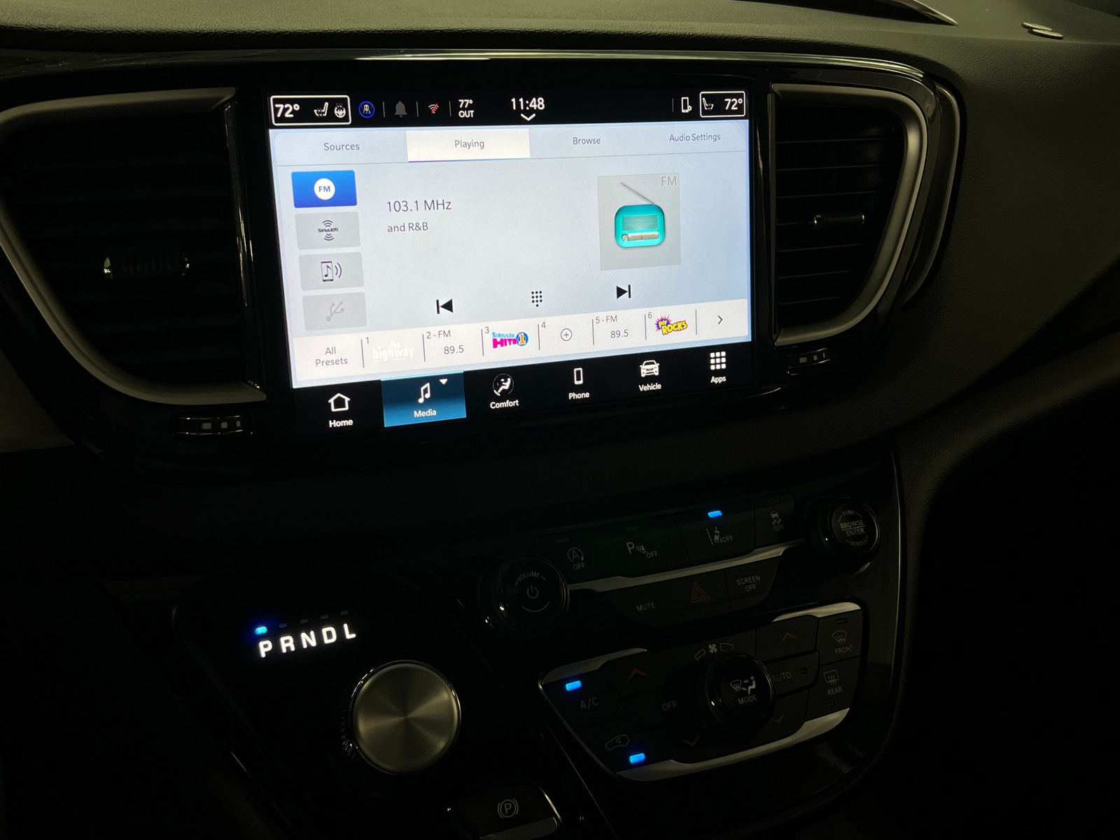 Thumbnail: 2025 Chrysler Voyager - 3