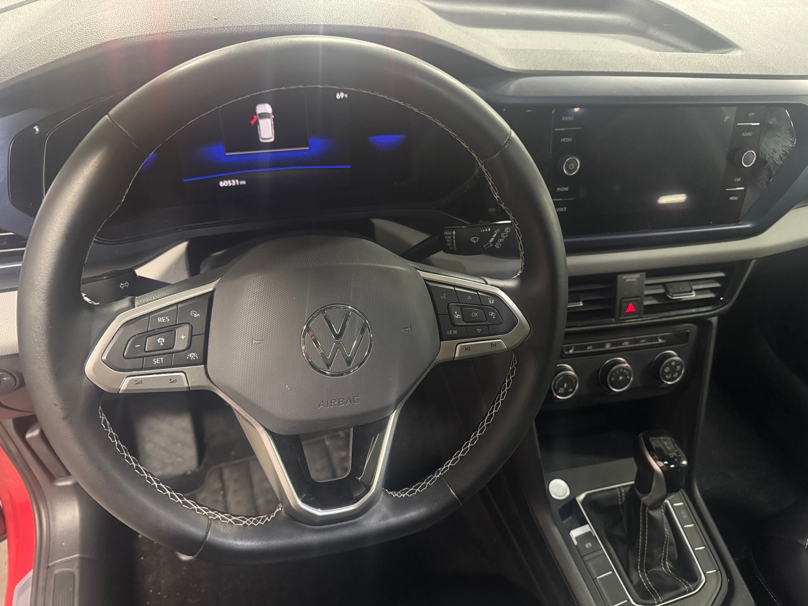 Thumbnail: 2022 Volkswagen Taos - 4