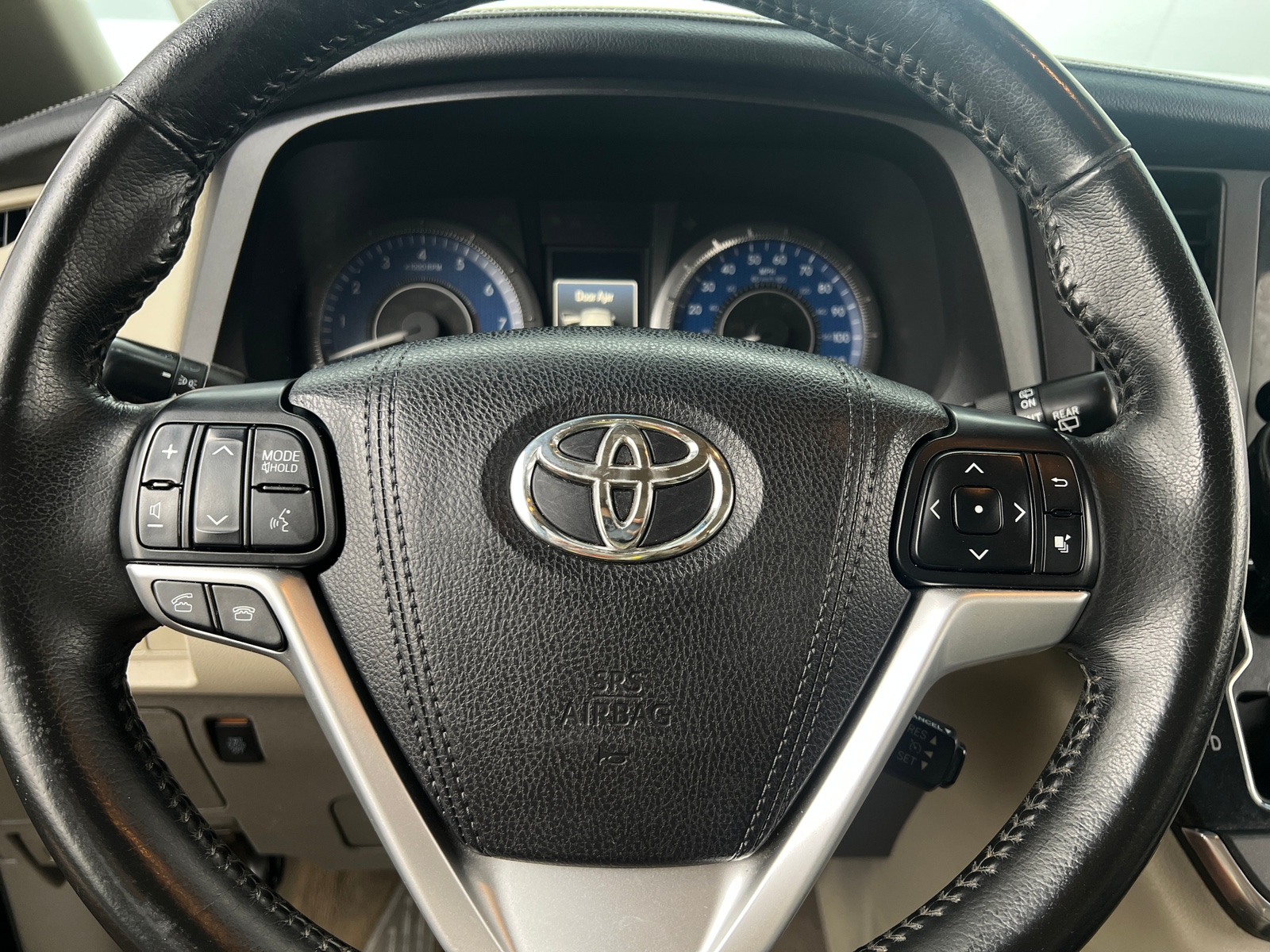 Thumbnail: 2015 Toyota Sienna - 4