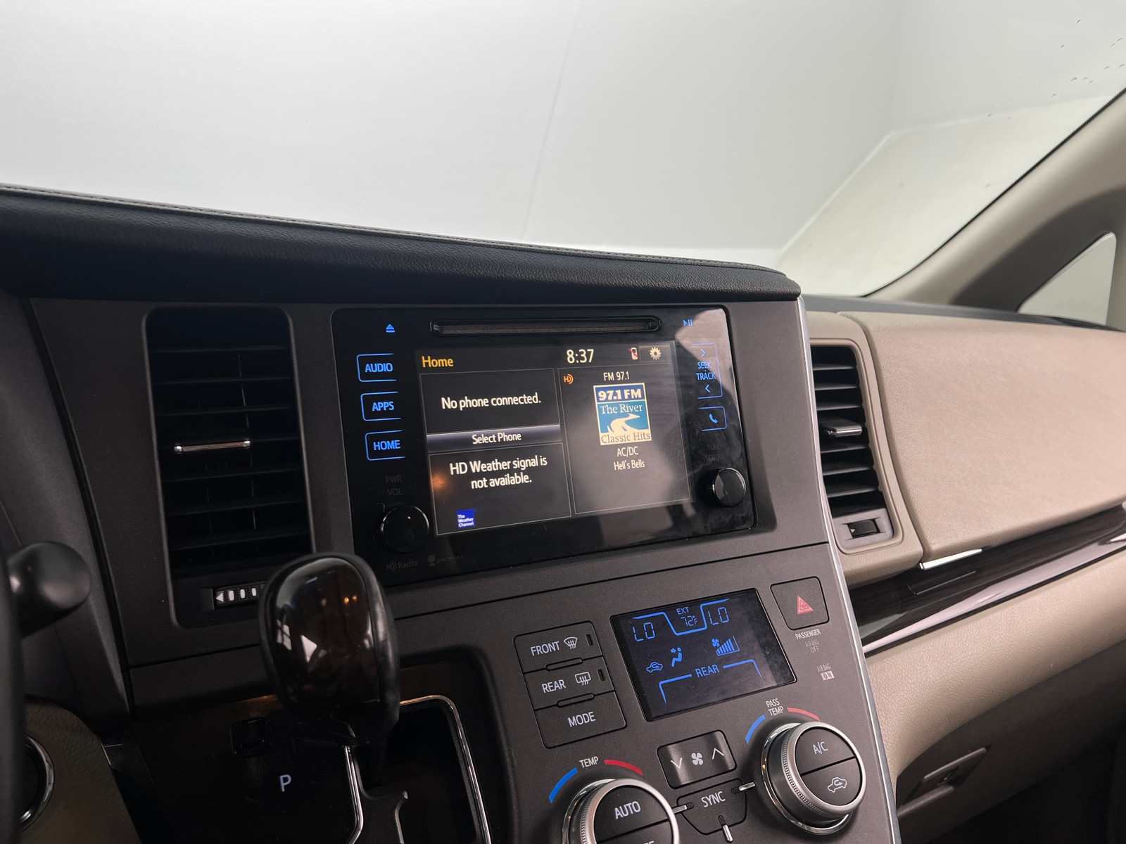 Thumbnail: 2015 Toyota Sienna - 3