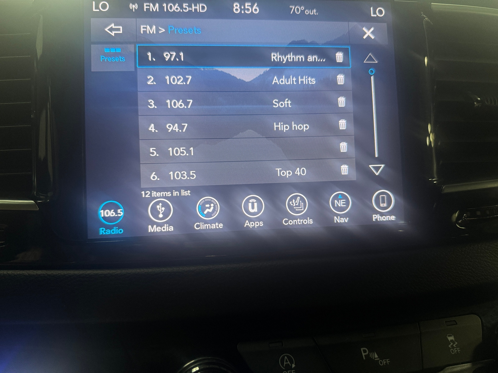 Thumbnail: 2019 Chrysler Pacifica - 3