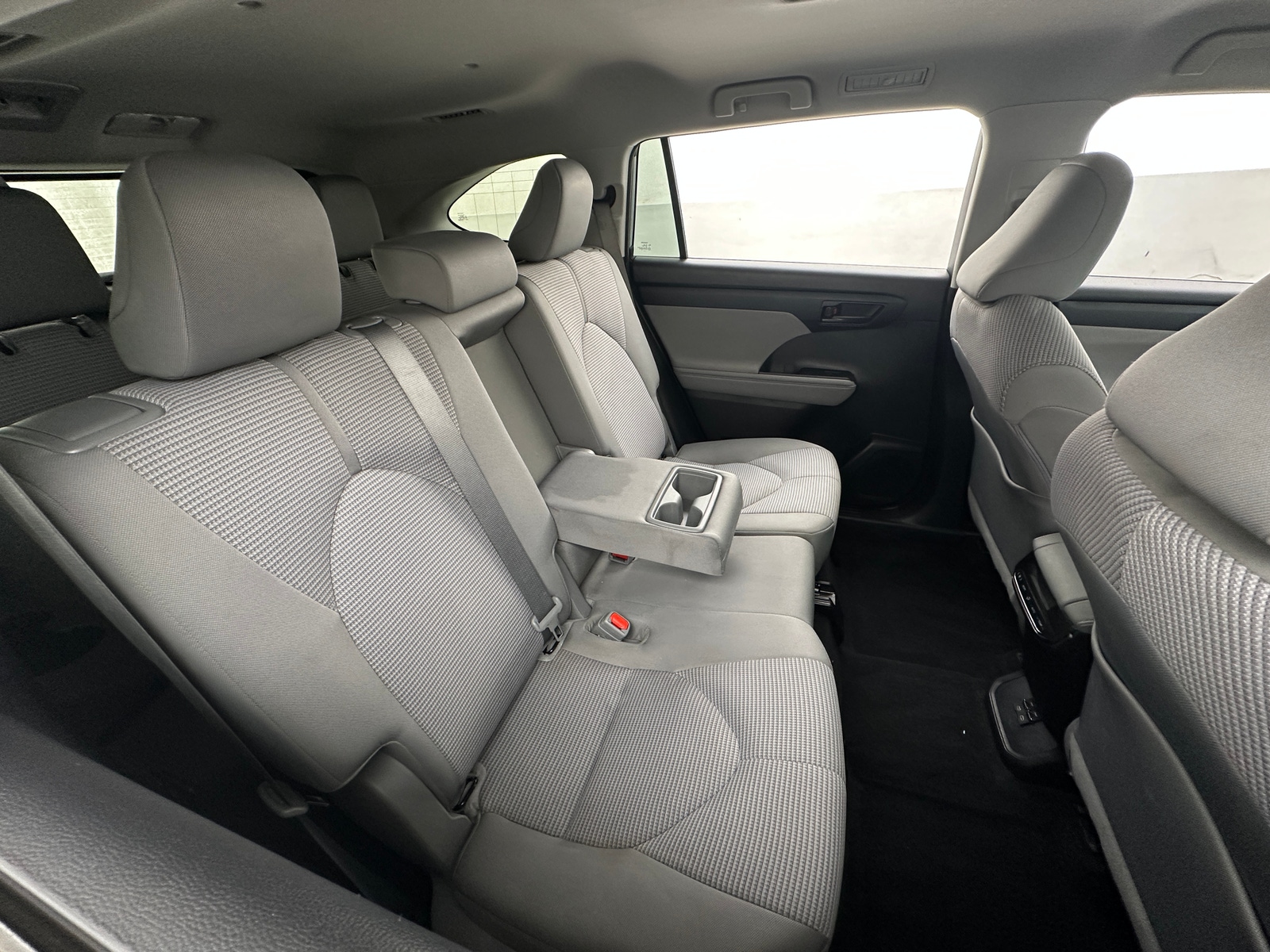 Thumbnail: 2022 Toyota Highlander - 6