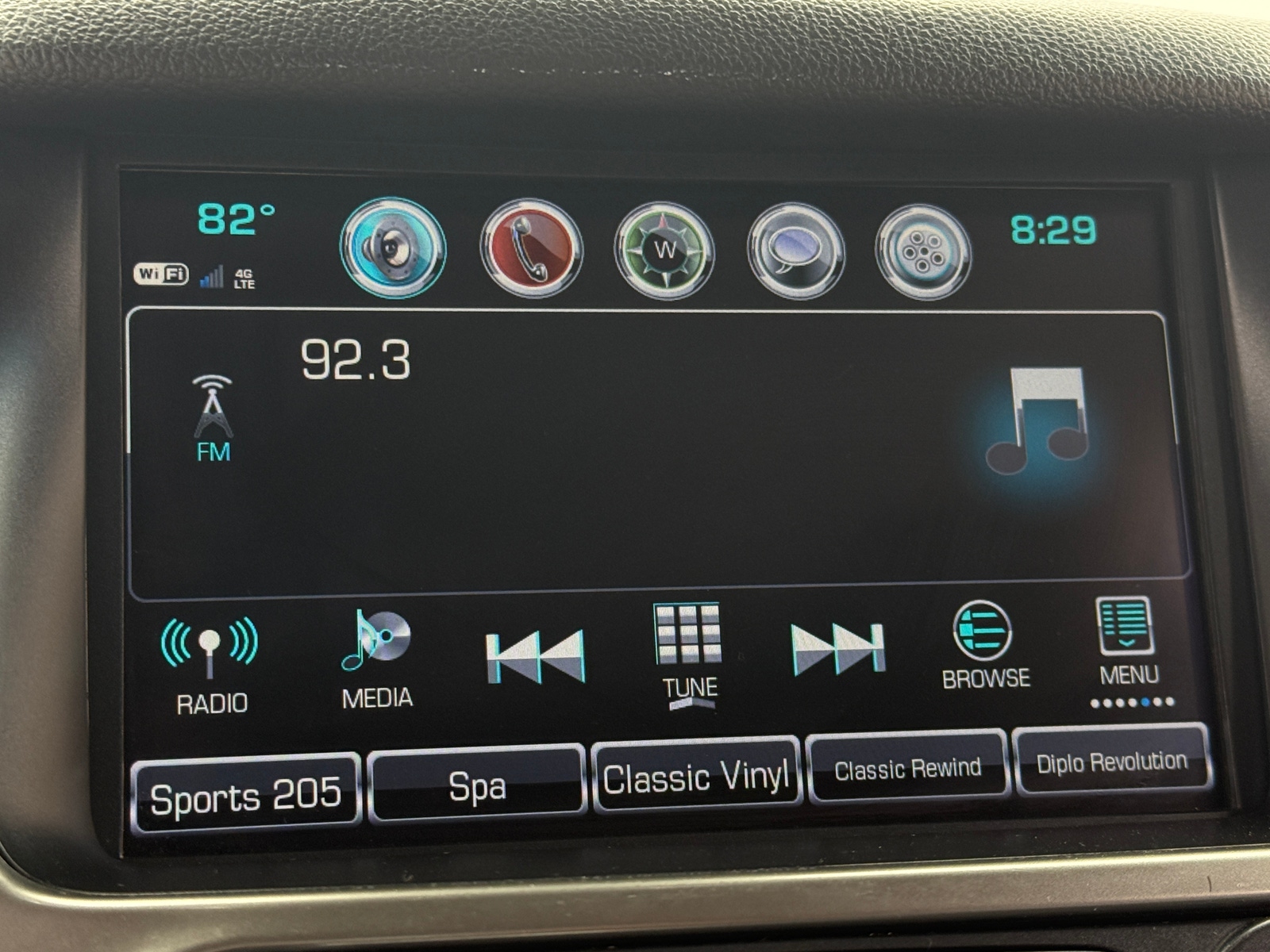 Thumbnail: 2018 Chevrolet Suburban - 3