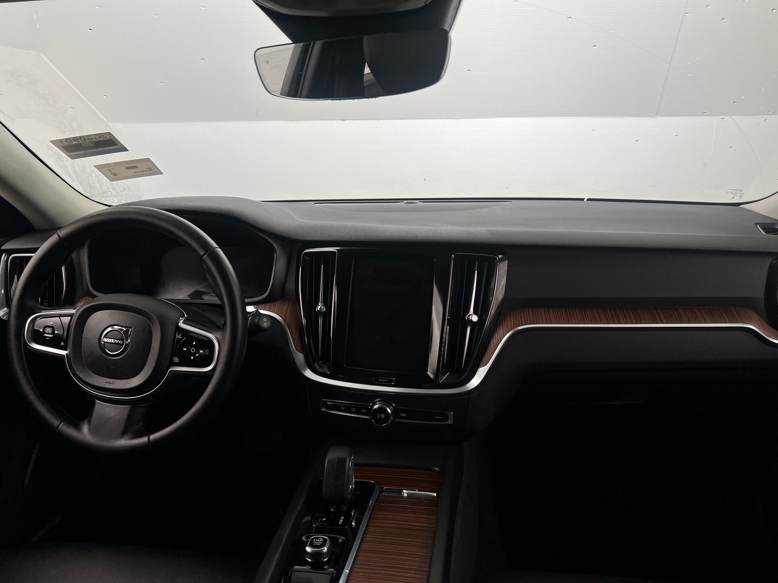 Thumbnail: 2023 Volvo V60 - 2