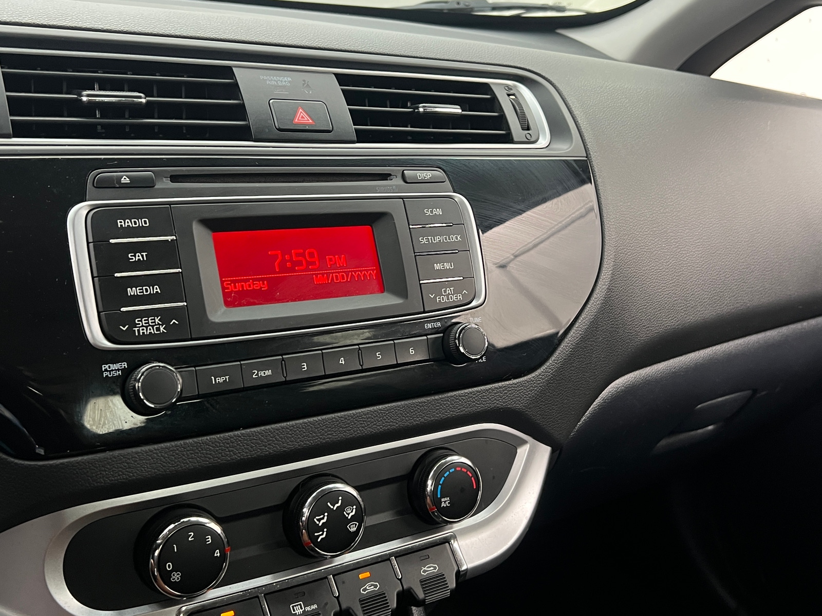 Thumbnail: 2016 Kia Rio - 4