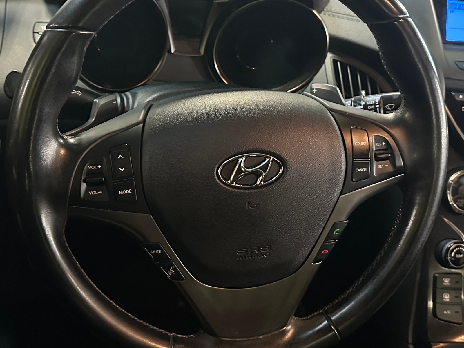 Thumbnail: 2013 Hyundai Genesis - 4