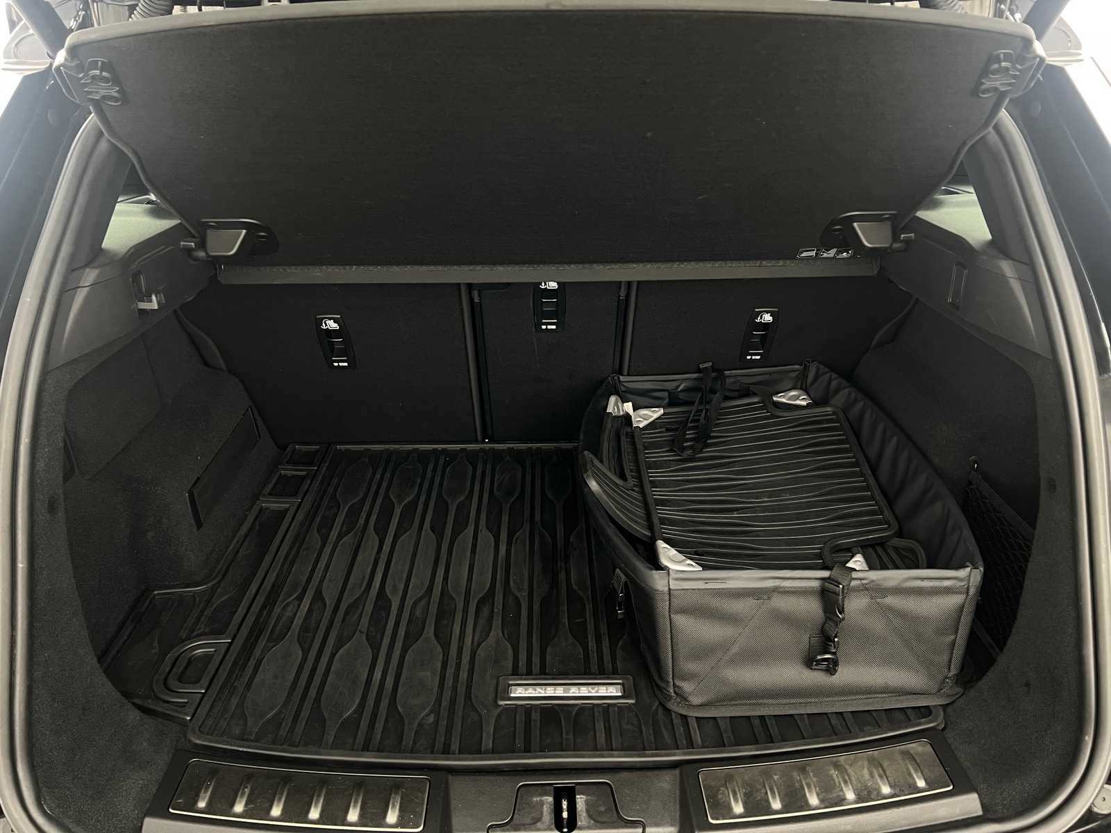 Thumbnail: 2023 Land Rover Range Rover Evoque - 6
