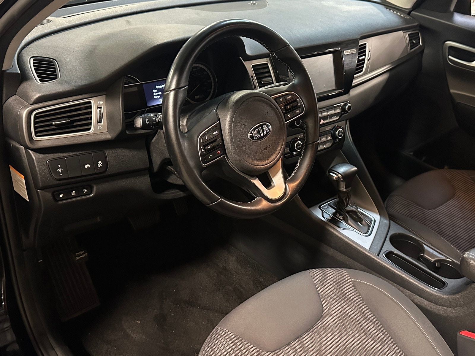 Thumbnail: 2018 Kia Niro - 3