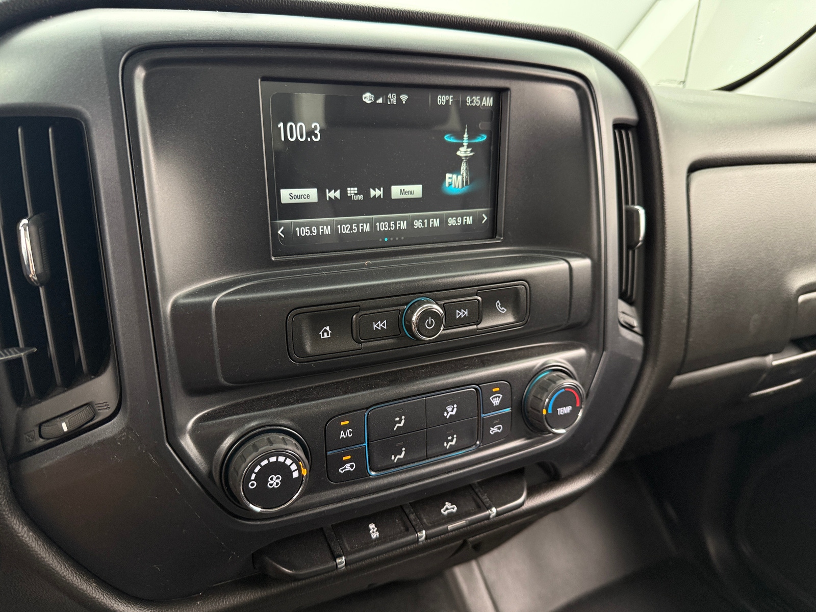 Thumbnail: 2017 Chevrolet Silverado 1500 - 4