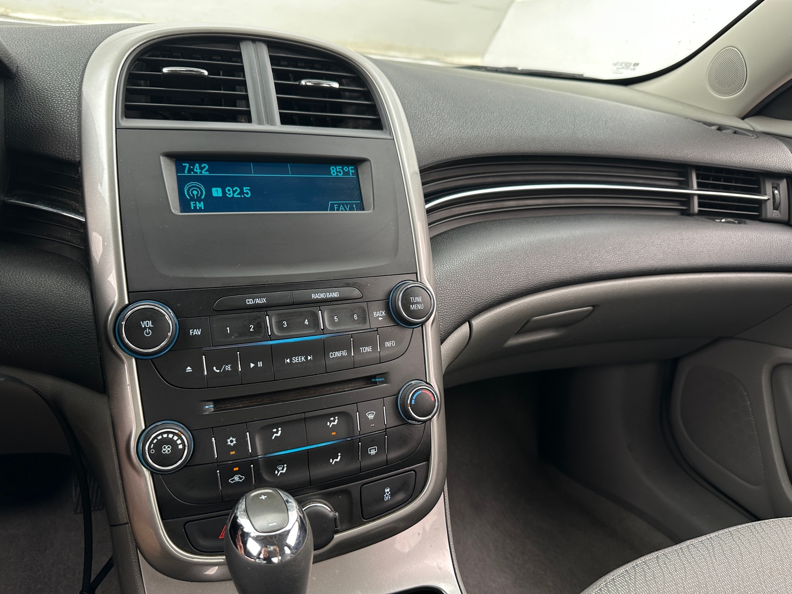 Thumbnail: 2015 Chevrolet Malibu - 4