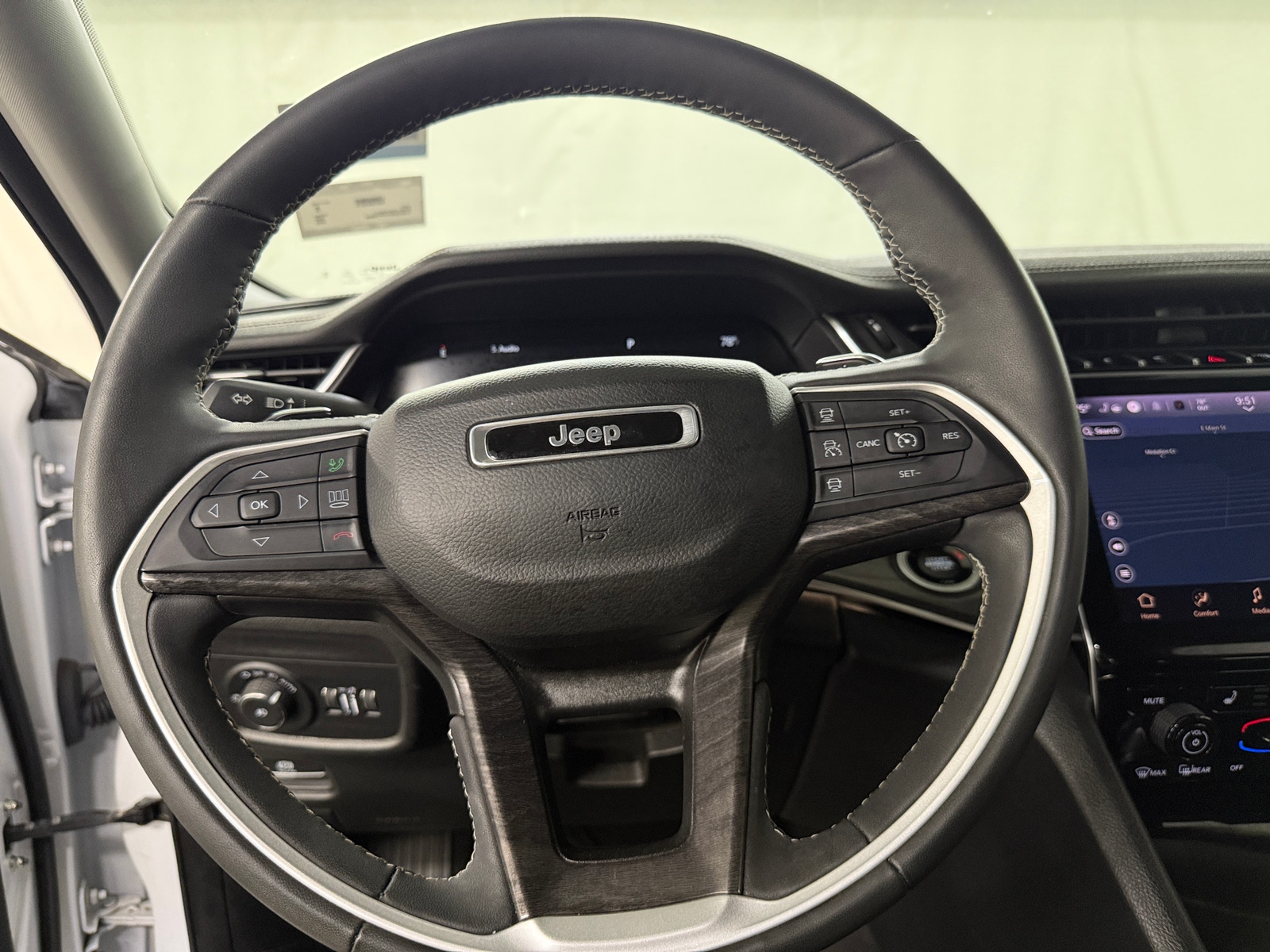 Thumbnail: 2023 Jeep Grand Cherokee L - 5