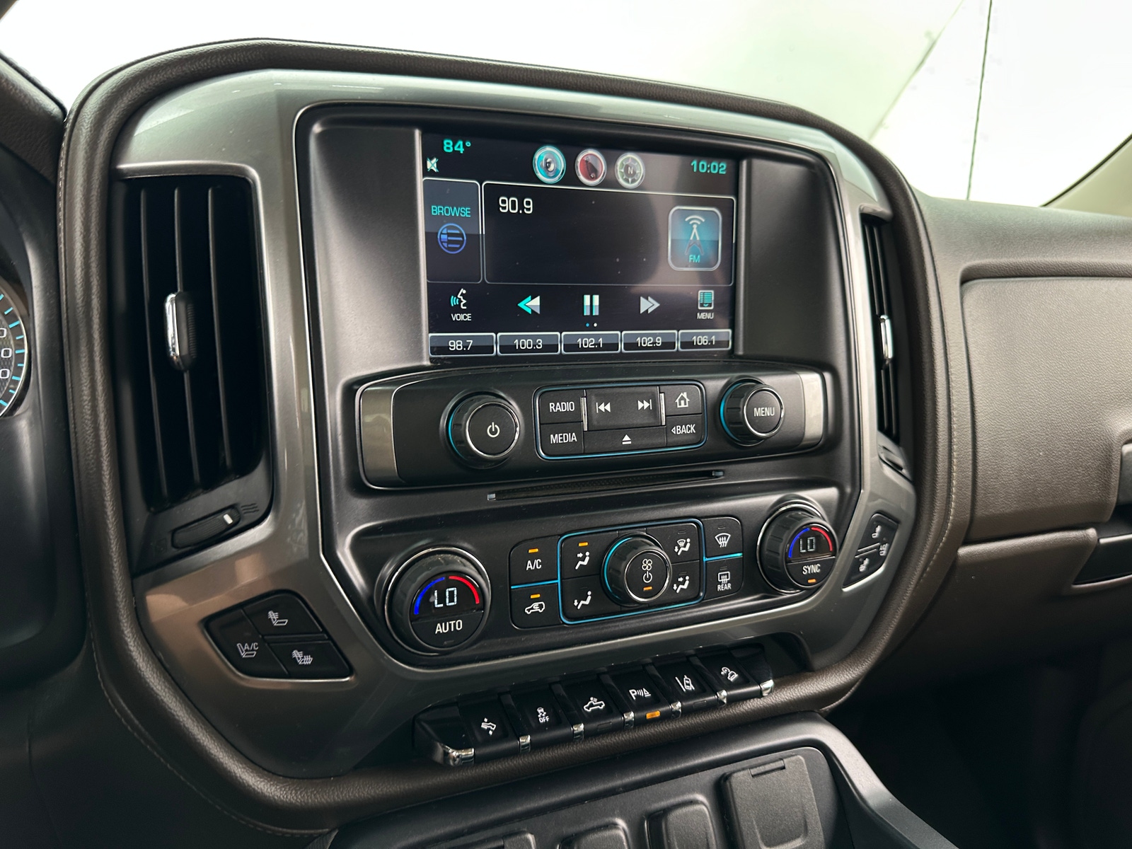 Thumbnail: 2015 Chevrolet Silverado 1500 - 3