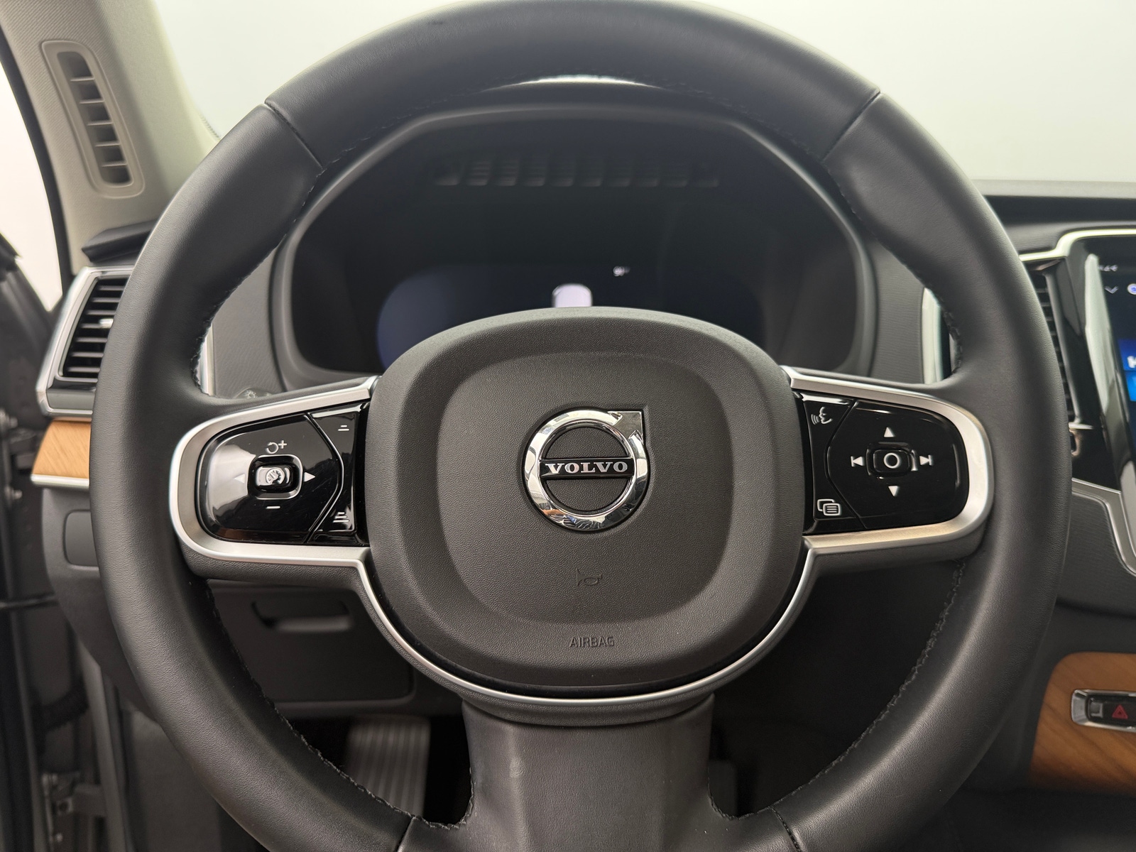 Thumbnail: 2025 Volvo XC90 - 4