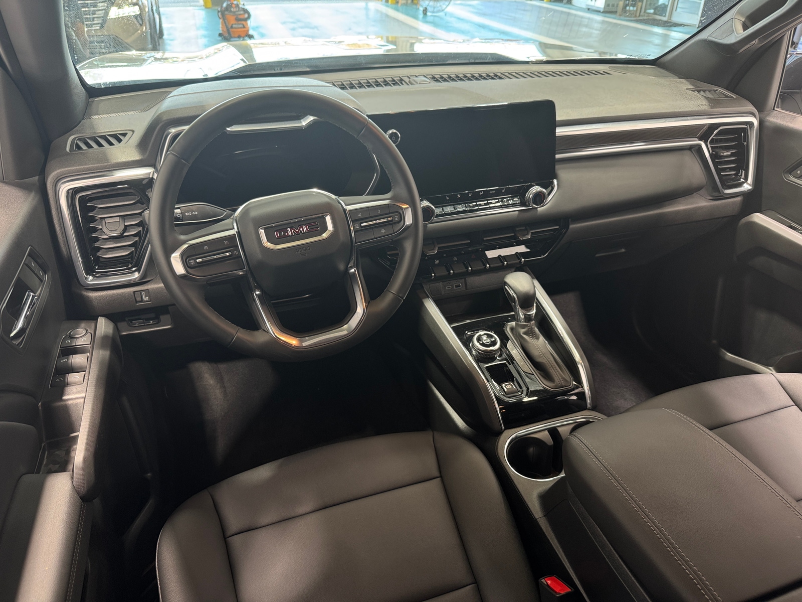 Thumbnail: 2024 GMC Canyon - 3