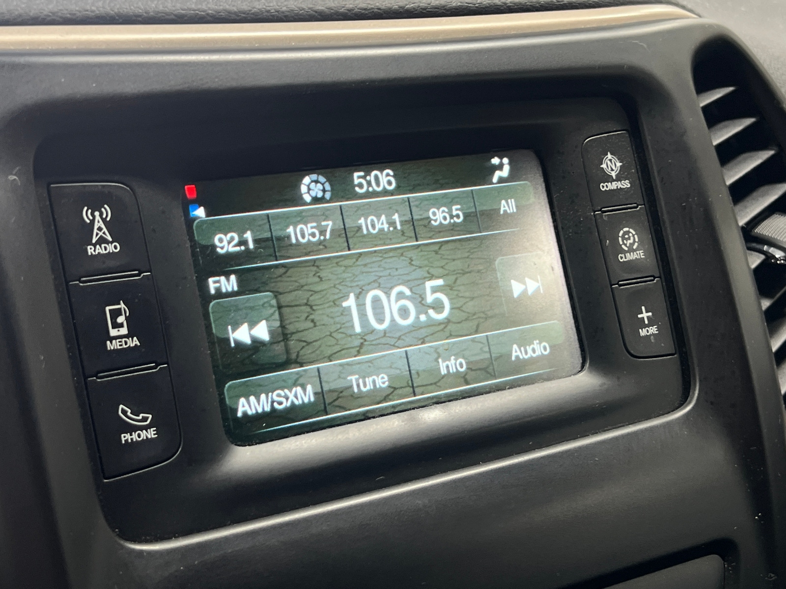 Thumbnail: 2016 Jeep Cherokee - 4