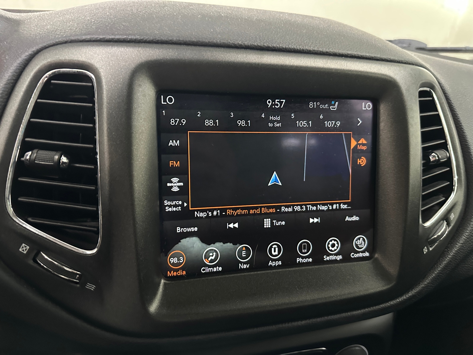 Thumbnail: 2021 Jeep Compass - 3