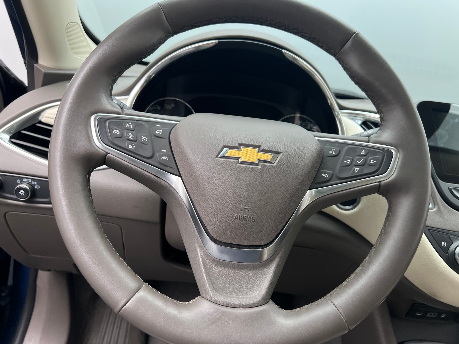 Thumbnail: 2024 Chevrolet Malibu - 4