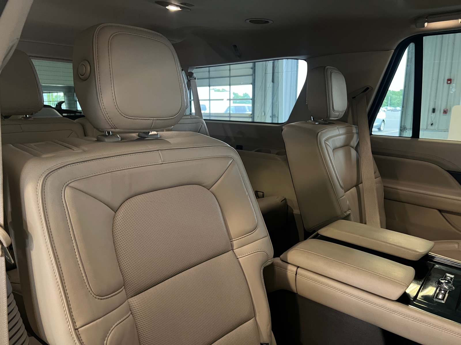 Thumbnail: 2018 Lincoln Navigator L - 5