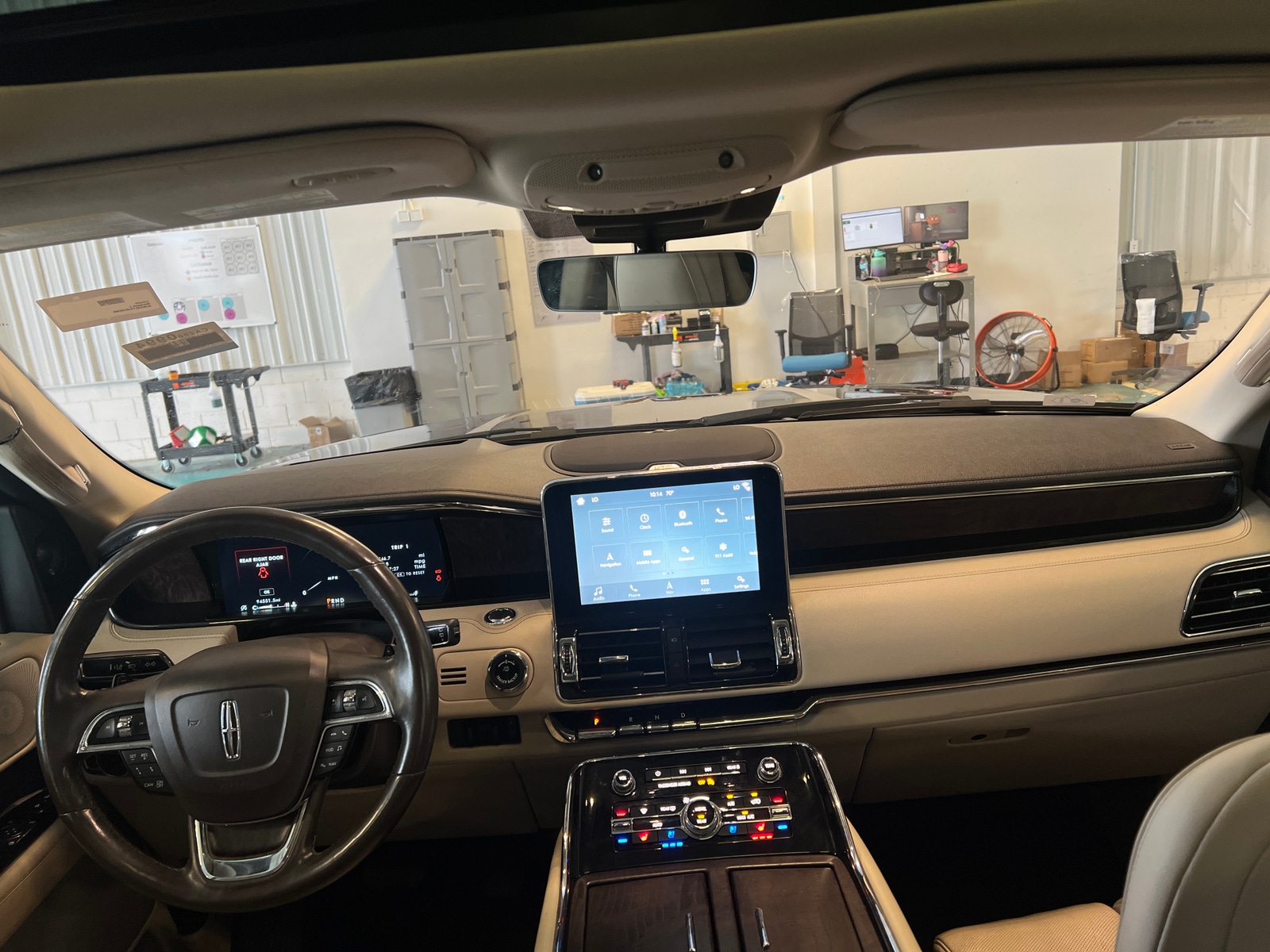 Thumbnail: 2018 Lincoln Navigator L - 2