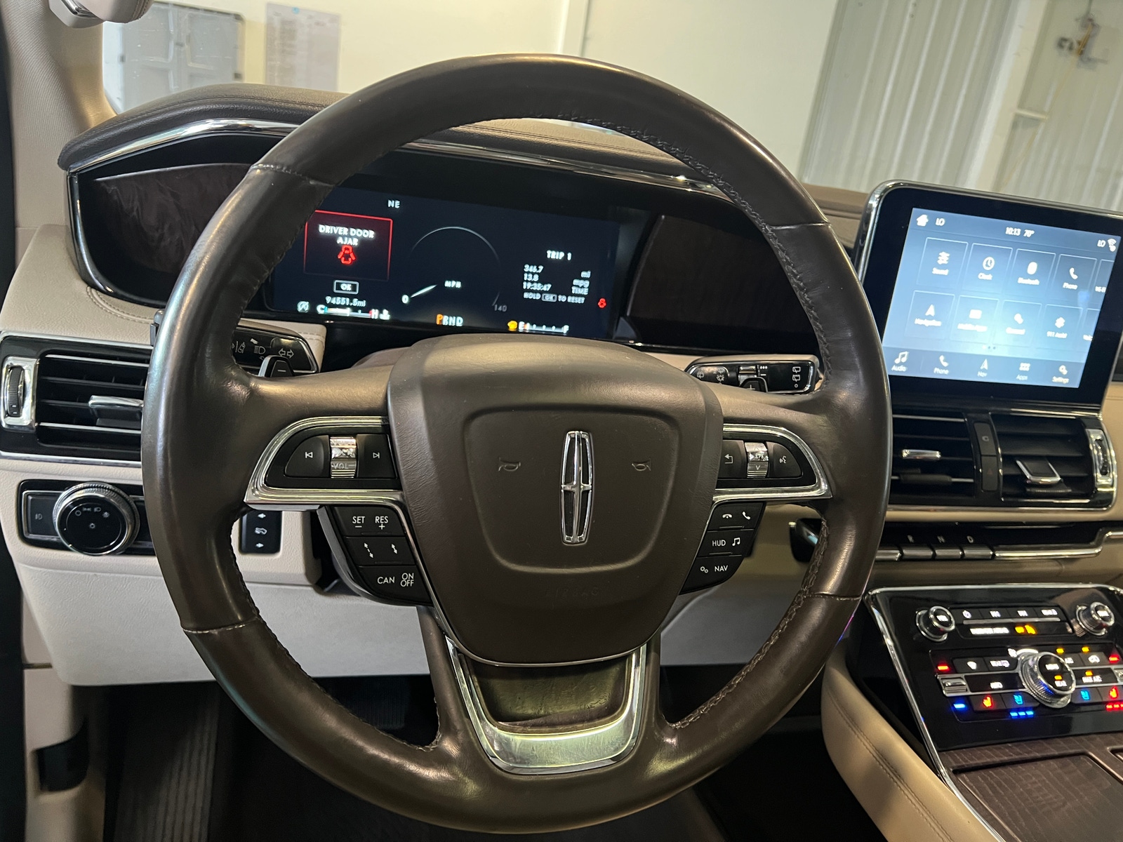 Thumbnail: 2018 Lincoln Navigator L - 4
