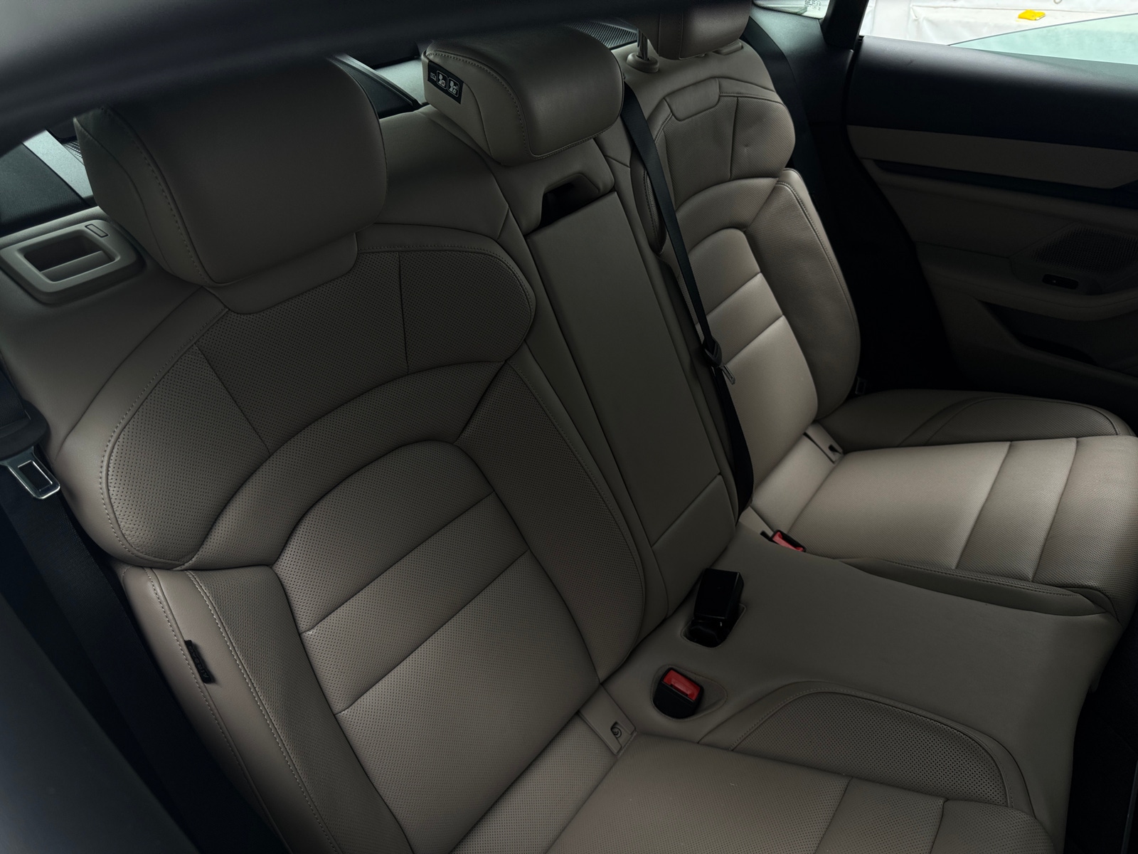 Thumbnail: 2021 Porsche Taycan - 5