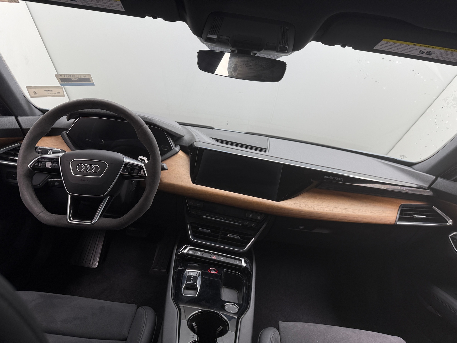 Thumbnail: 2023 Audi e-tron GT - 2