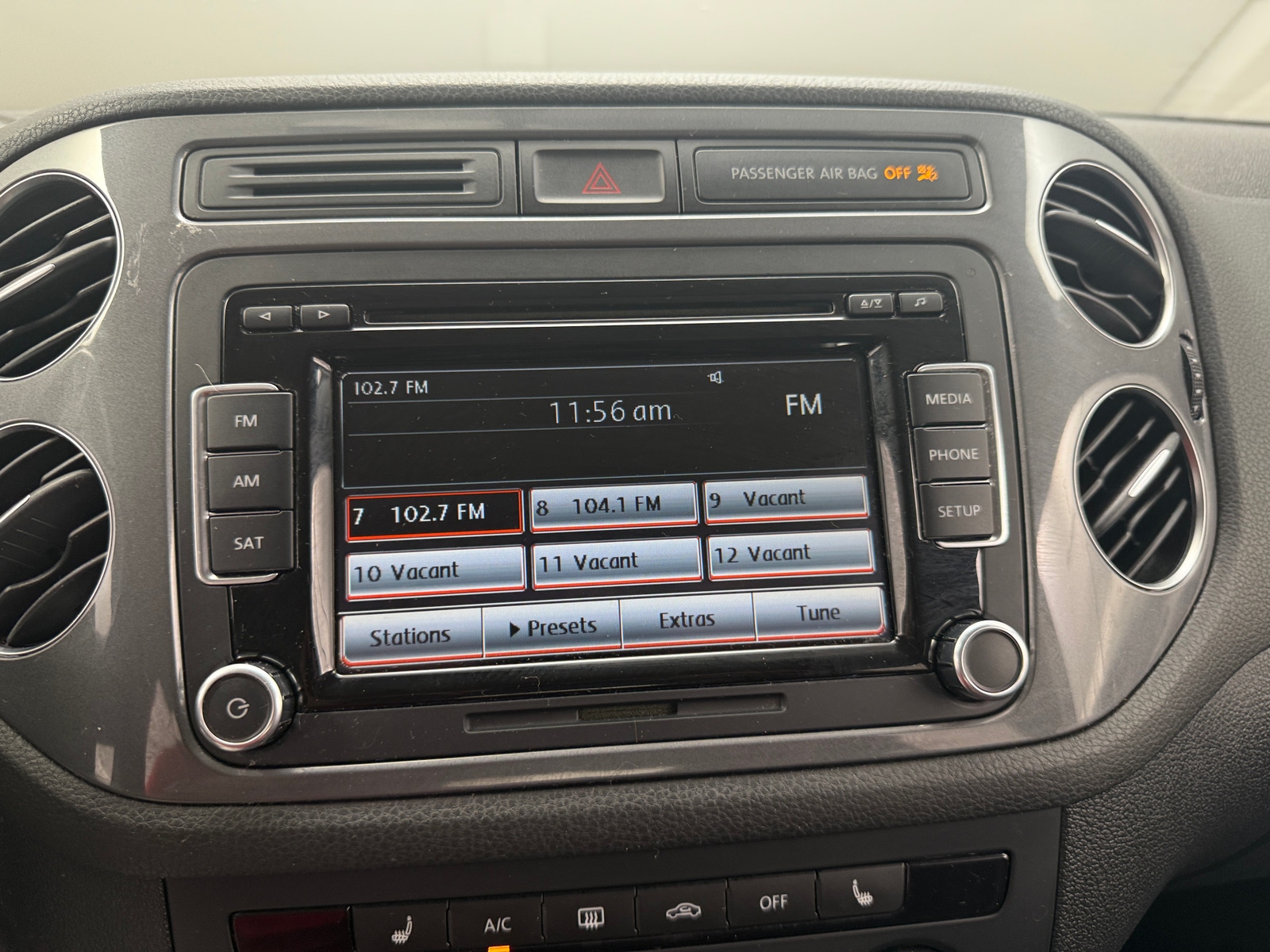 Thumbnail: 2015 Volkswagen Tiguan - 4