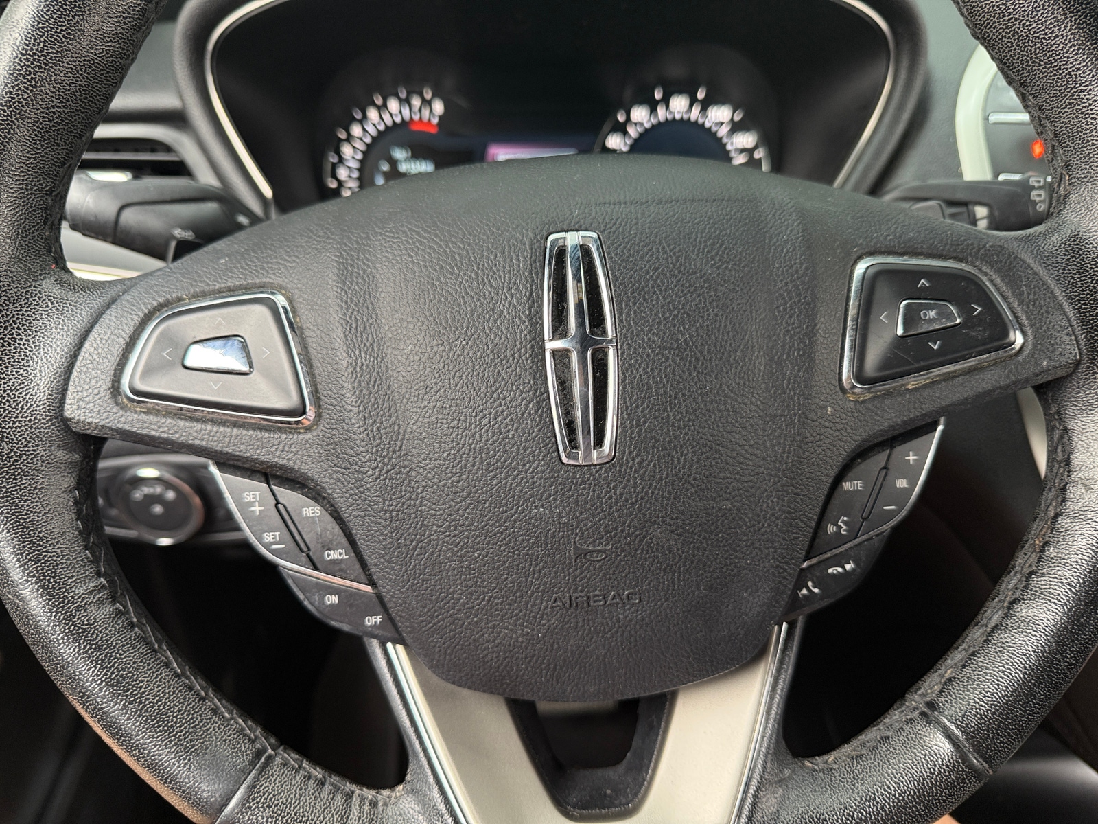 Thumbnail: 2017 Lincoln MKC - 4