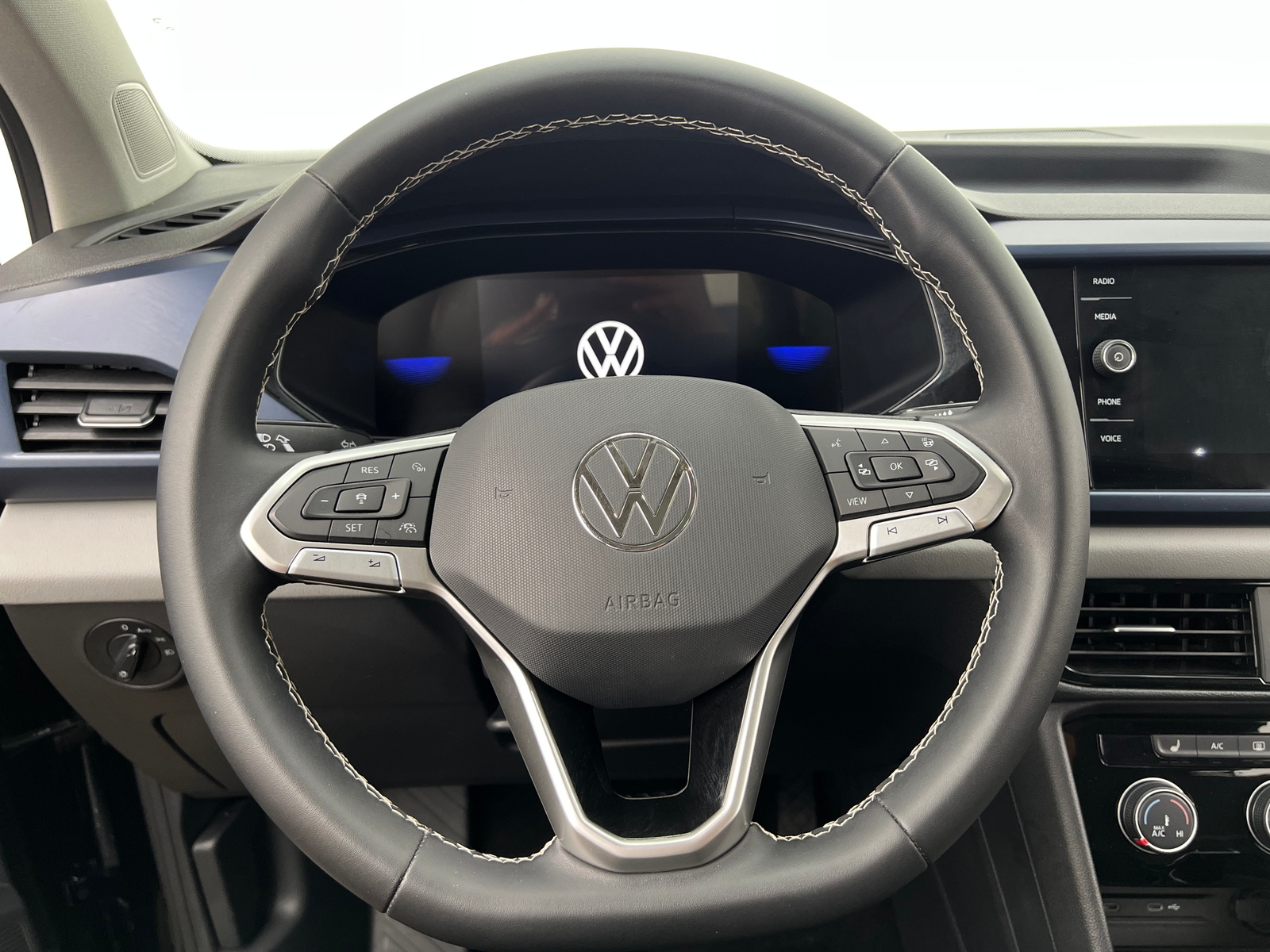 Thumbnail: 2023 Volkswagen Taos - 4