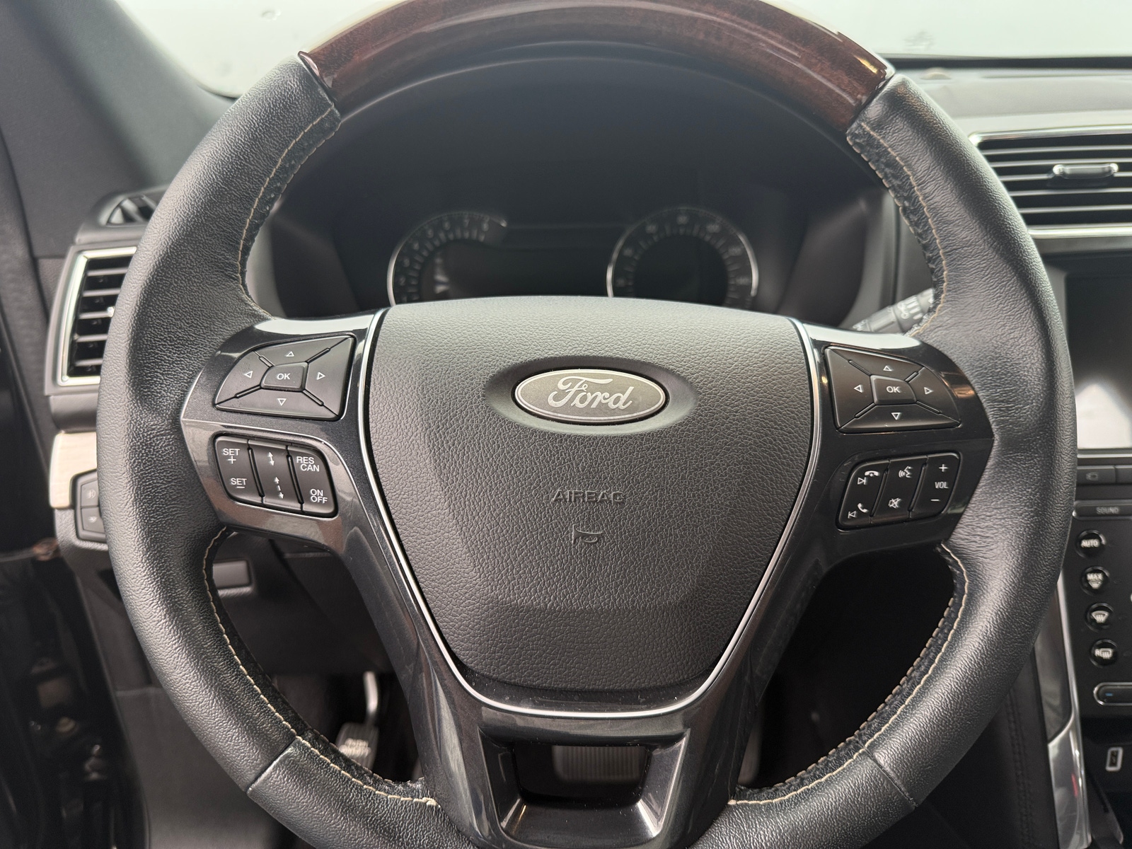 Thumbnail: 2018 Ford Explorer - 4