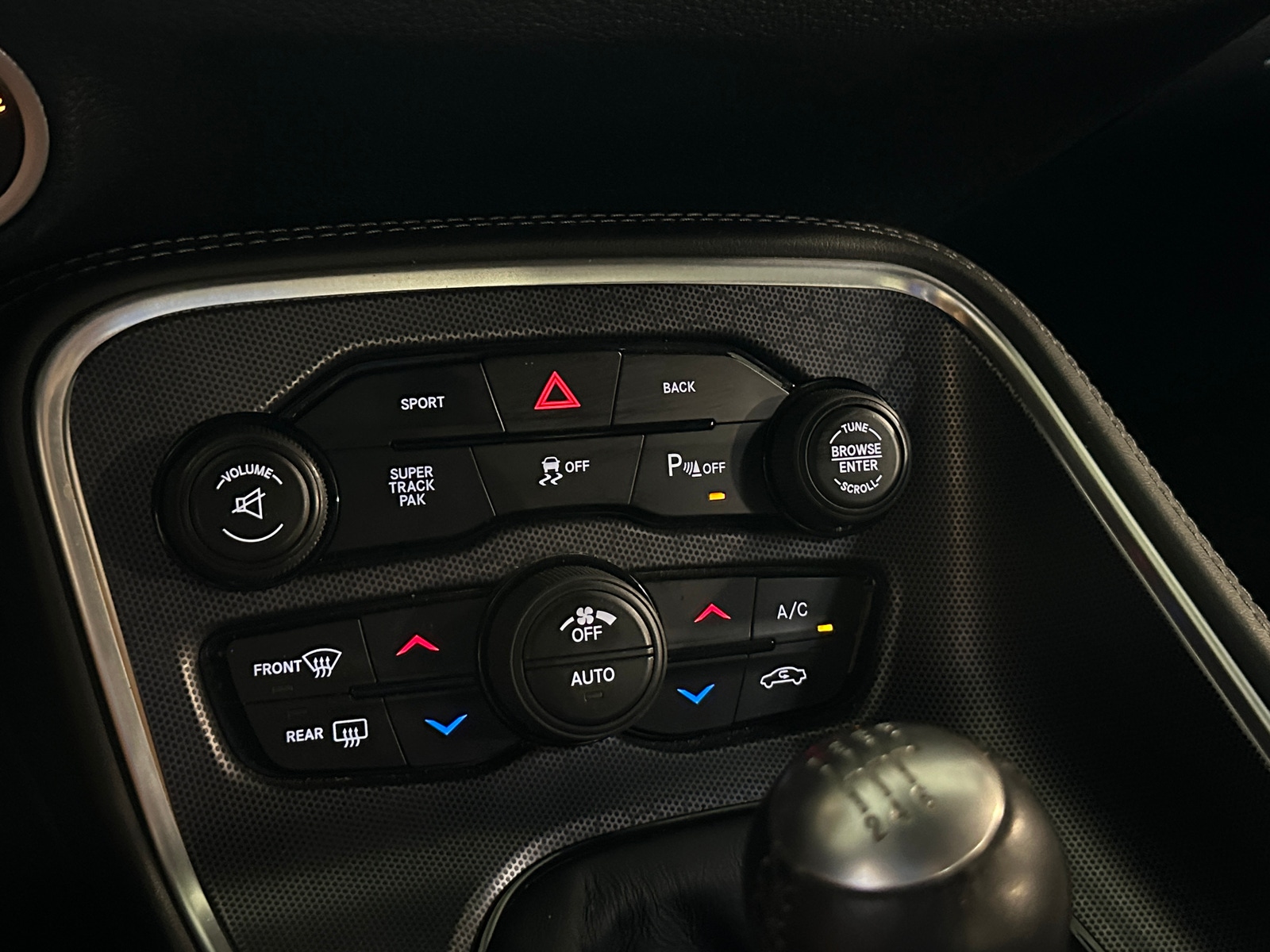 Thumbnail: 2015 Dodge Challenger - 3